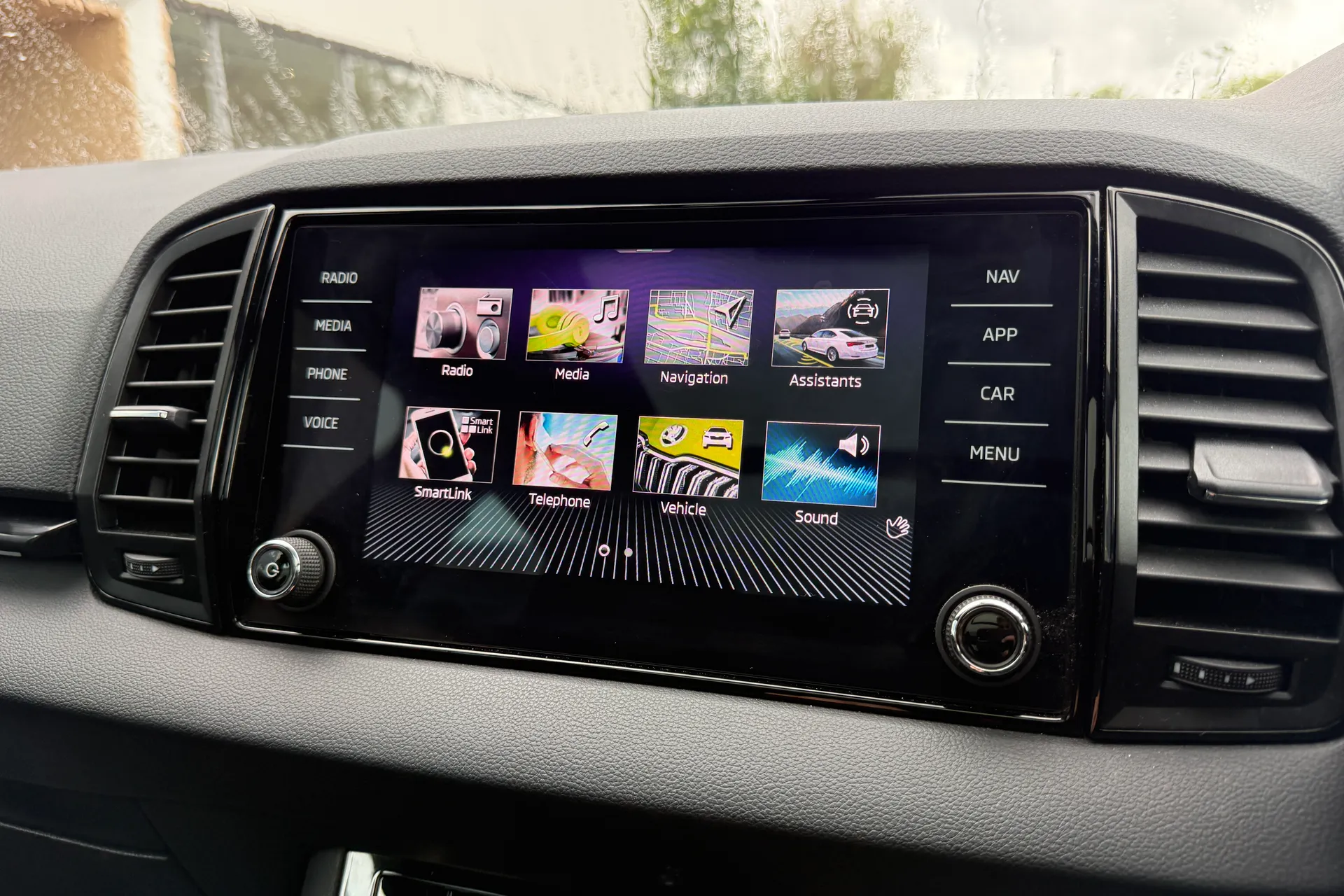 SKODA KAROQ thumbnail image number 40