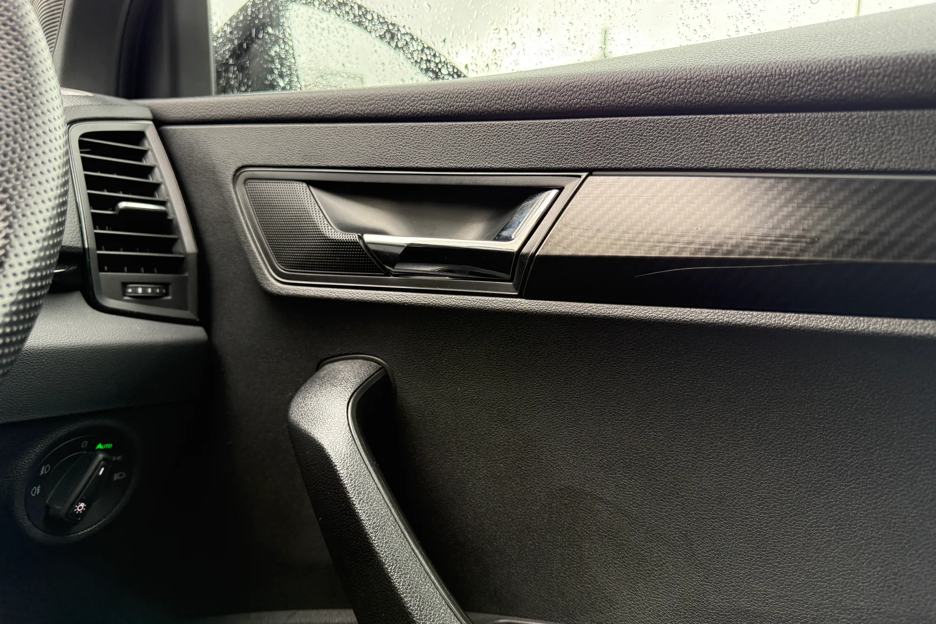 SKODA KAROQ thumbnail image number 41