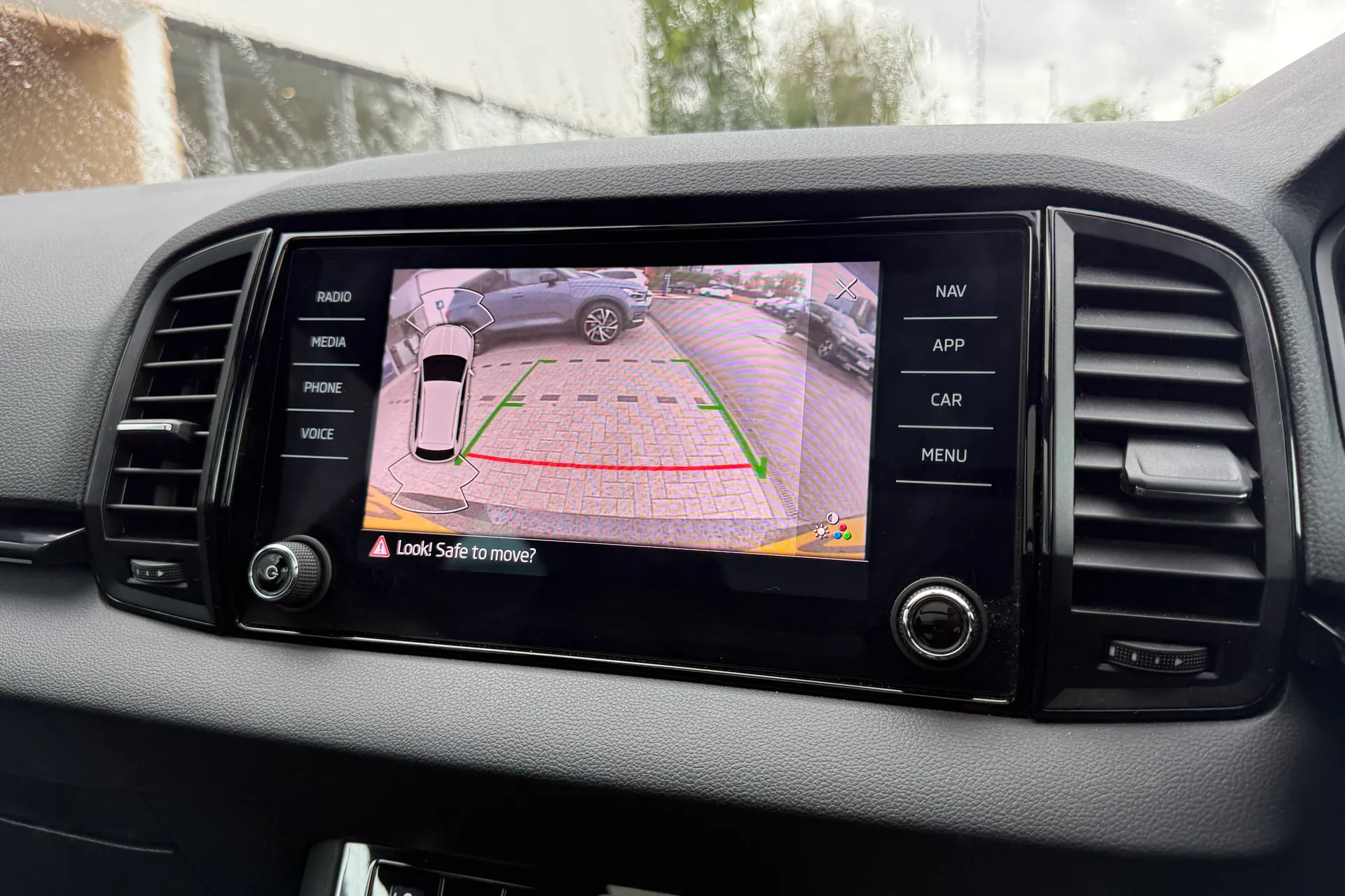 SKODA KAROQ thumbnail image number 4