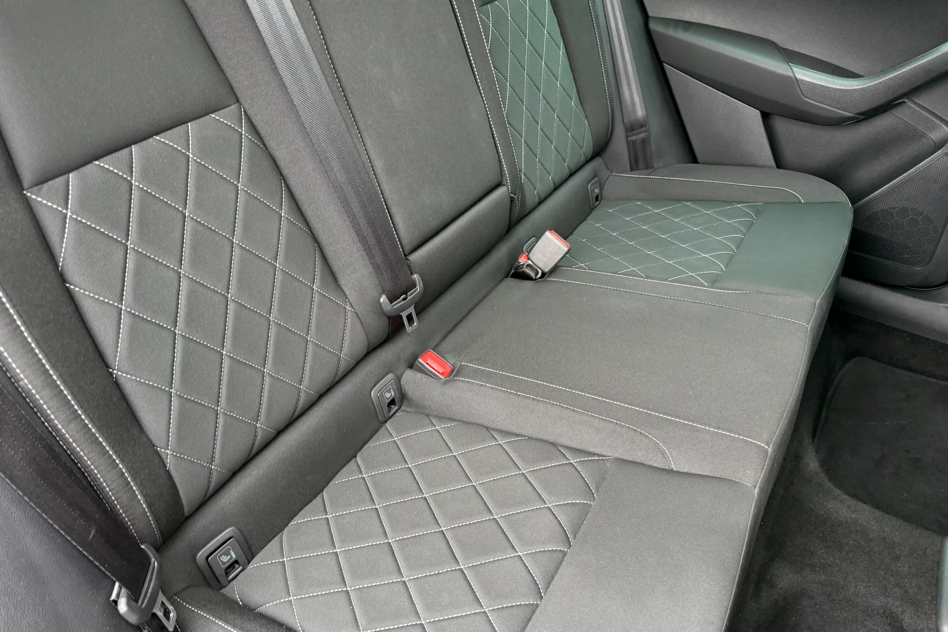 SKODA KAROQ thumbnail image number 26