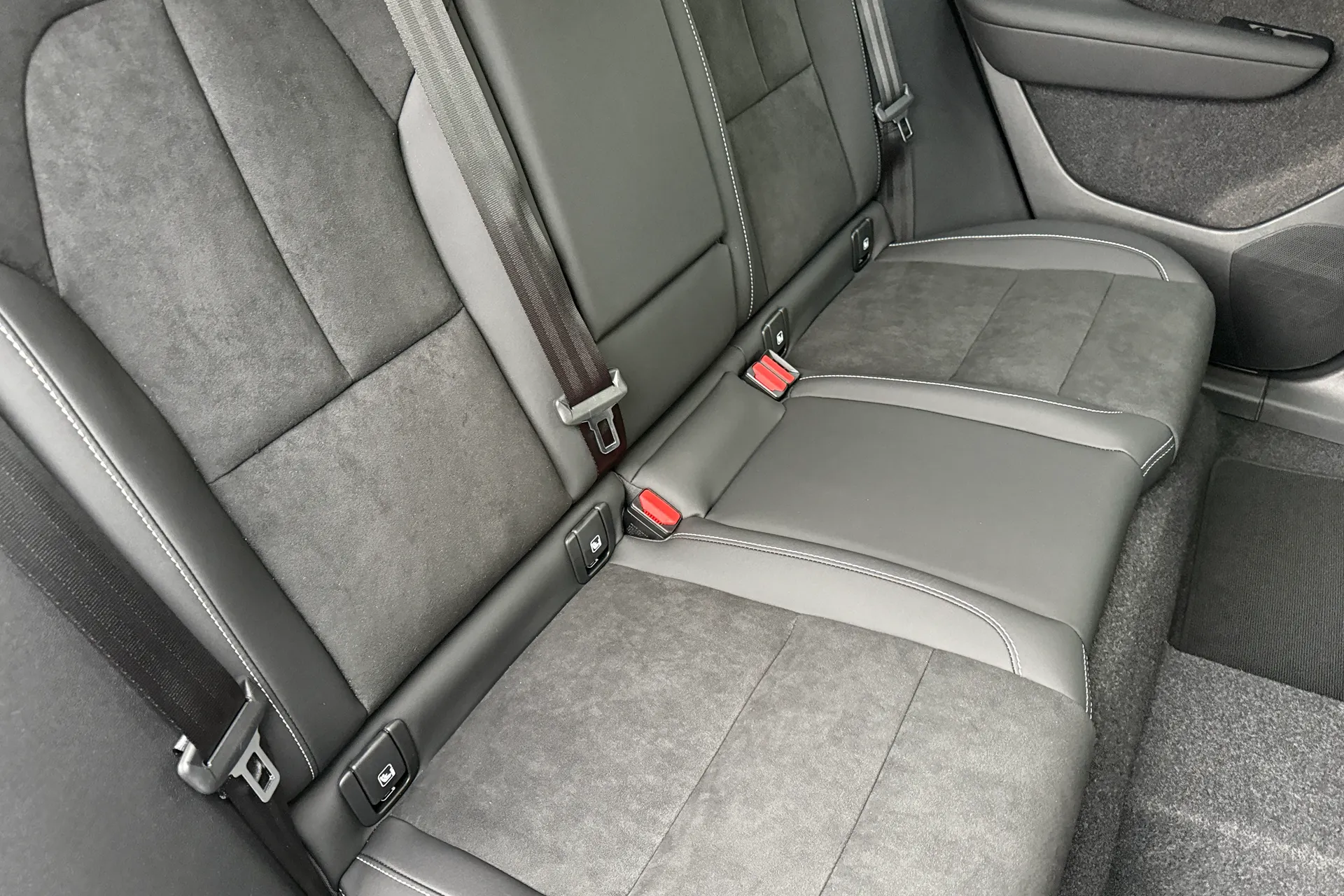 Volvo XC40 thumbnail image number 25