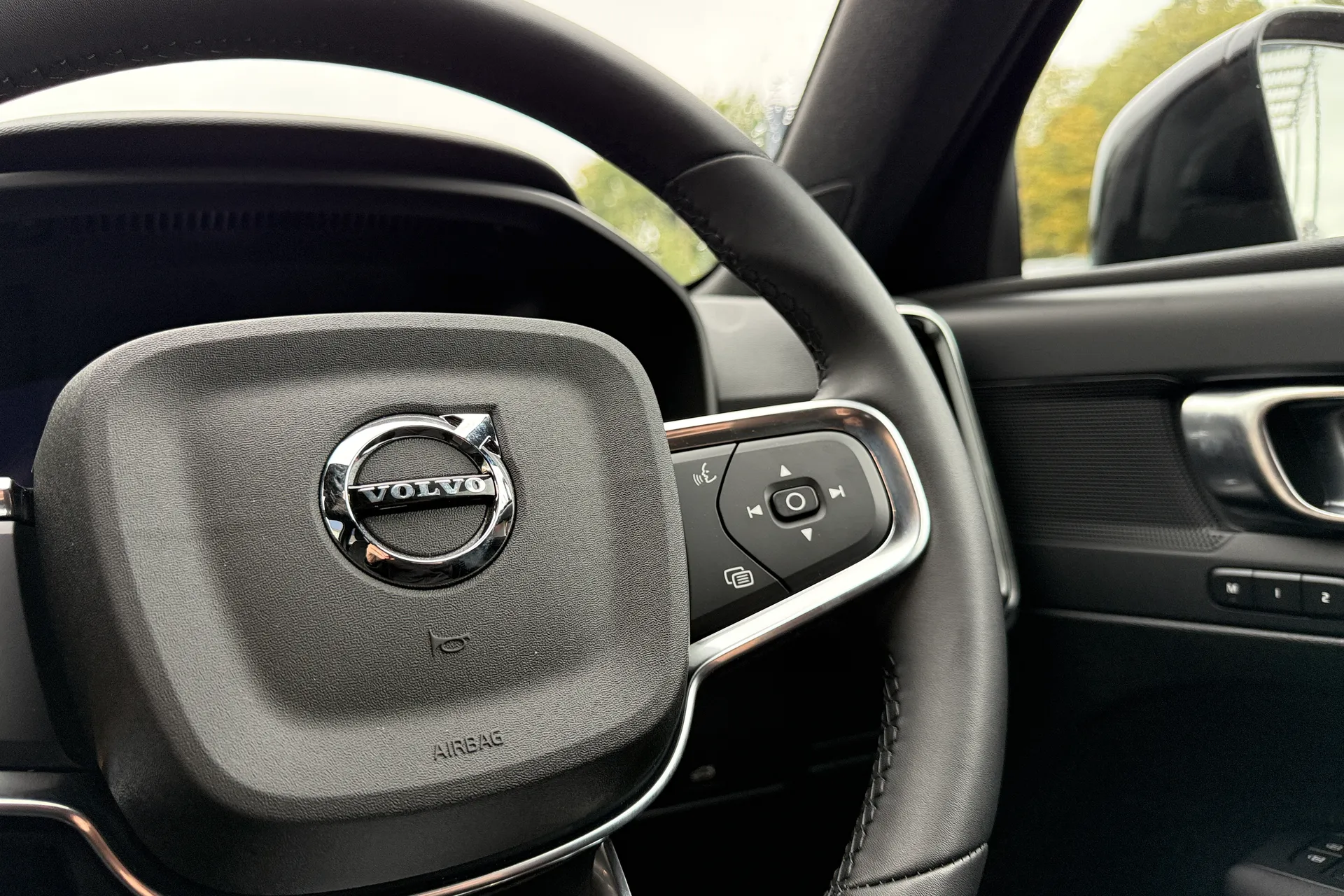 Volvo XC40 thumbnail image number 36