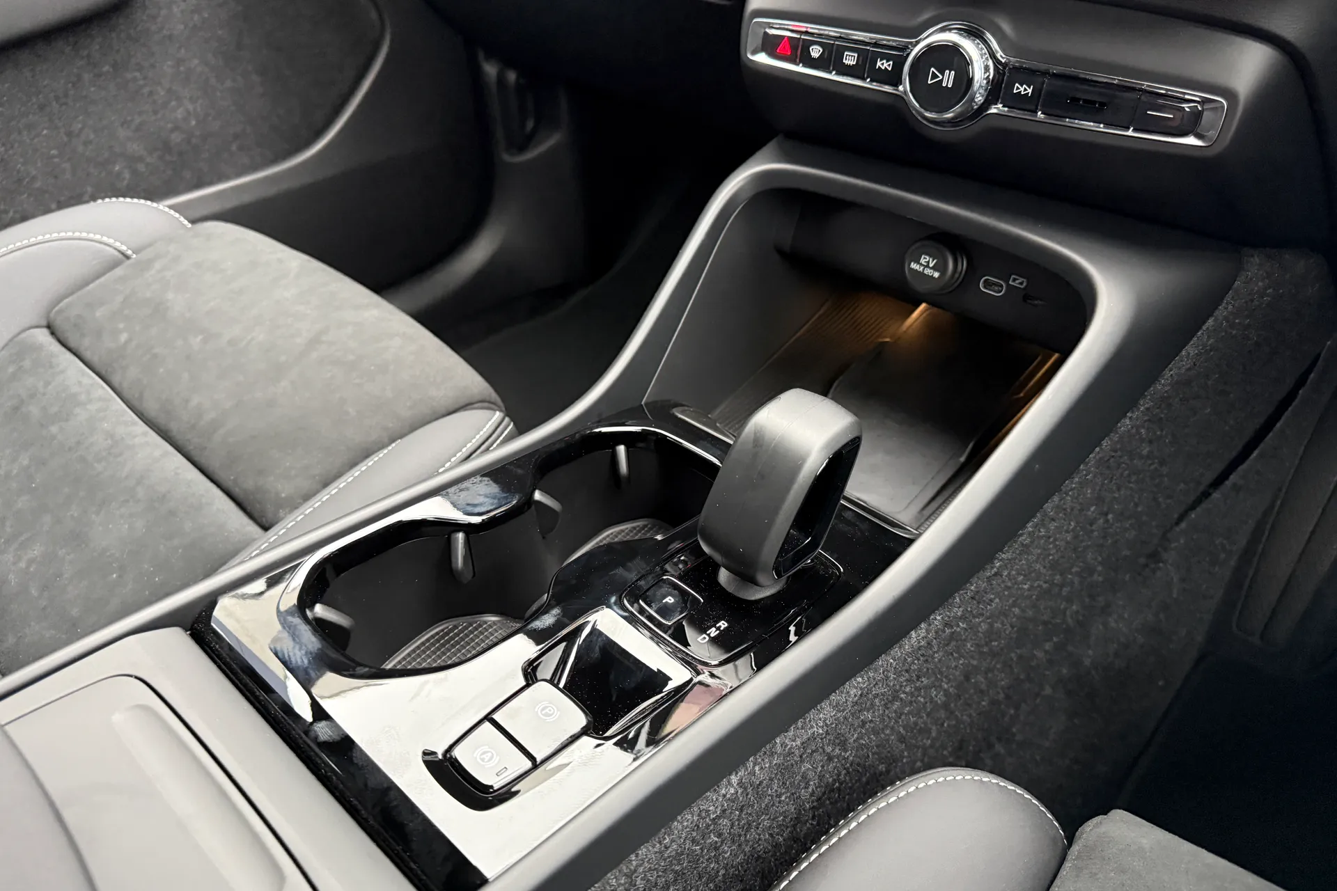 Volvo XC40 thumbnail image number 41