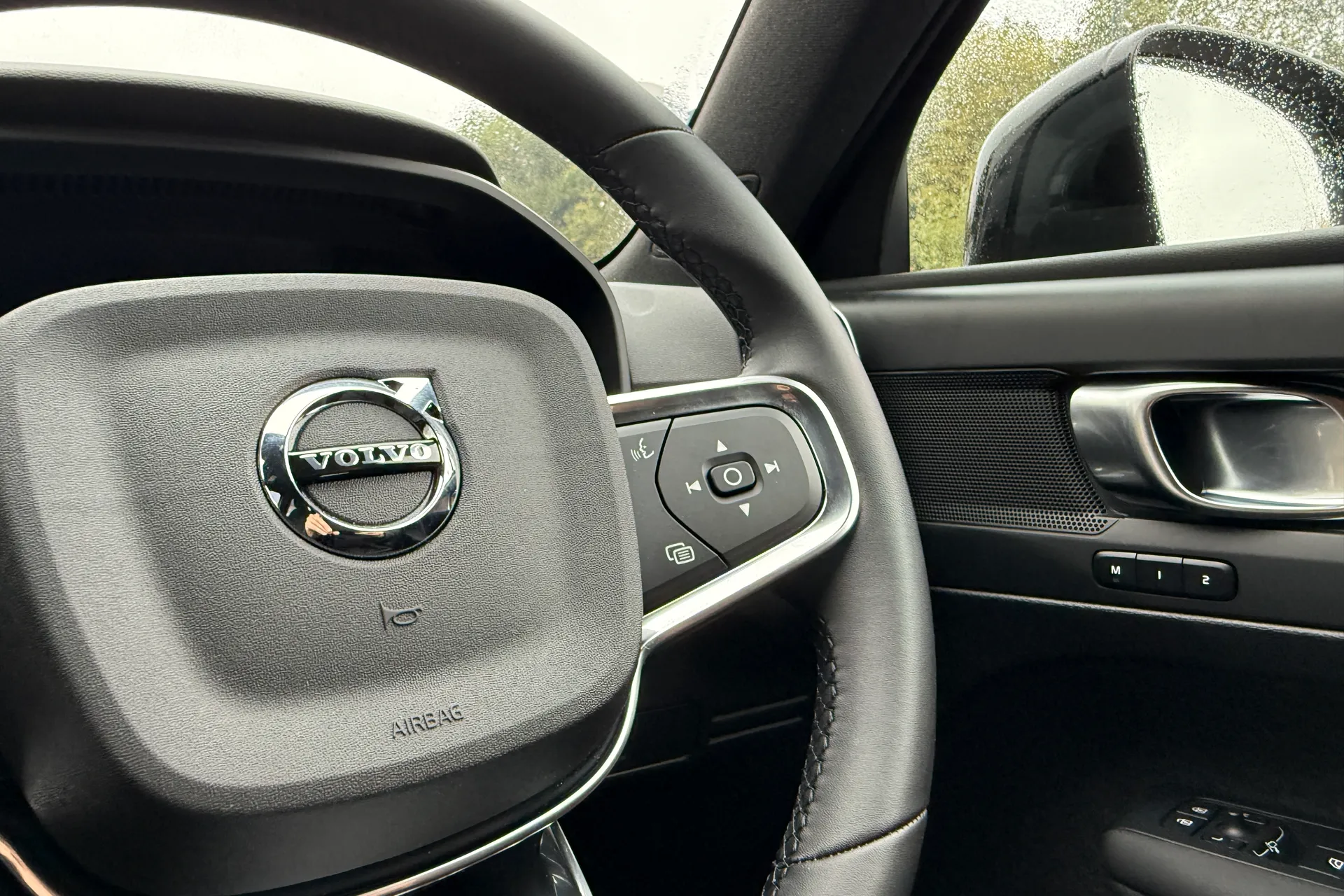 Volvo XC40 thumbnail image number 36