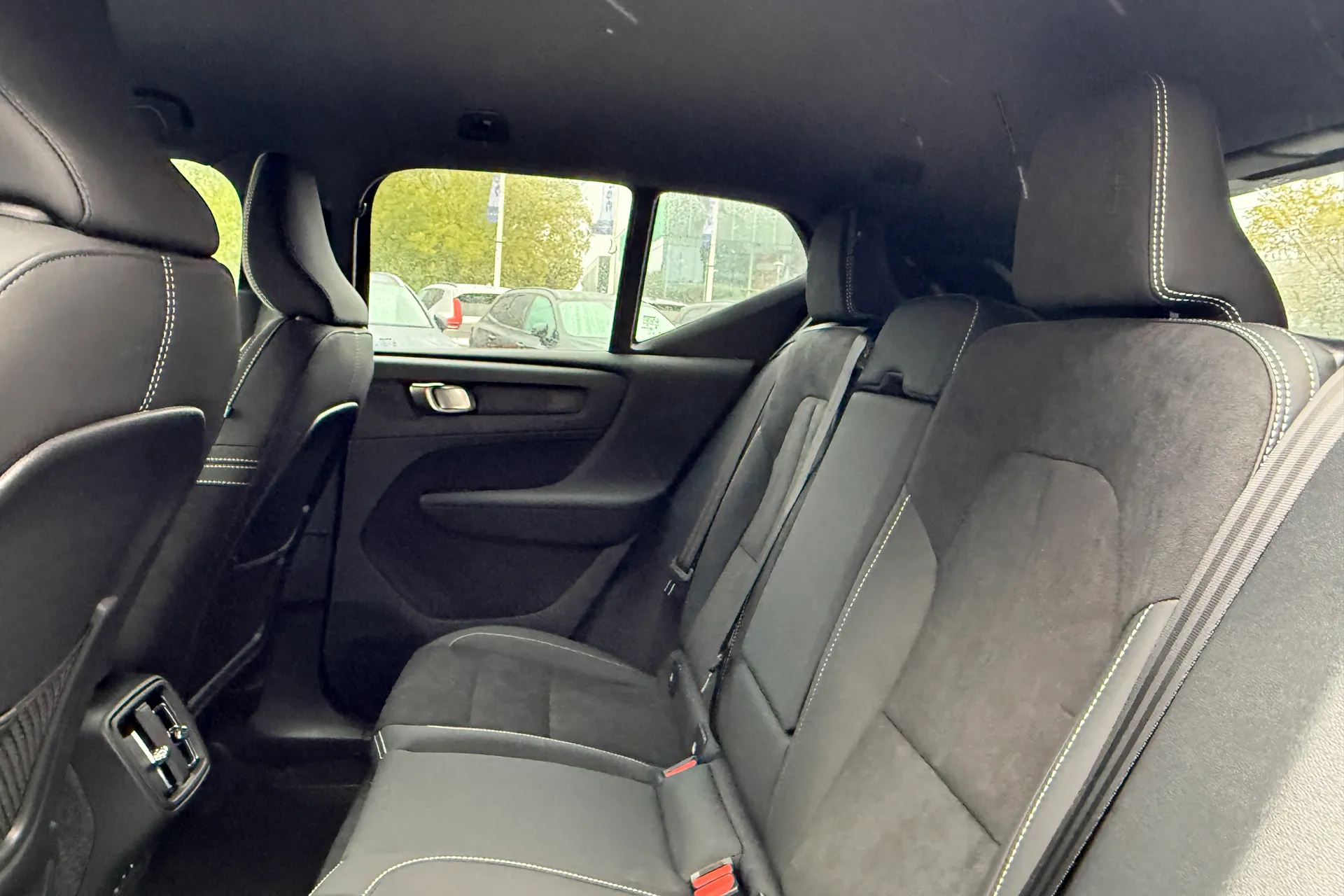 Volvo XC40 thumbnail image number 30