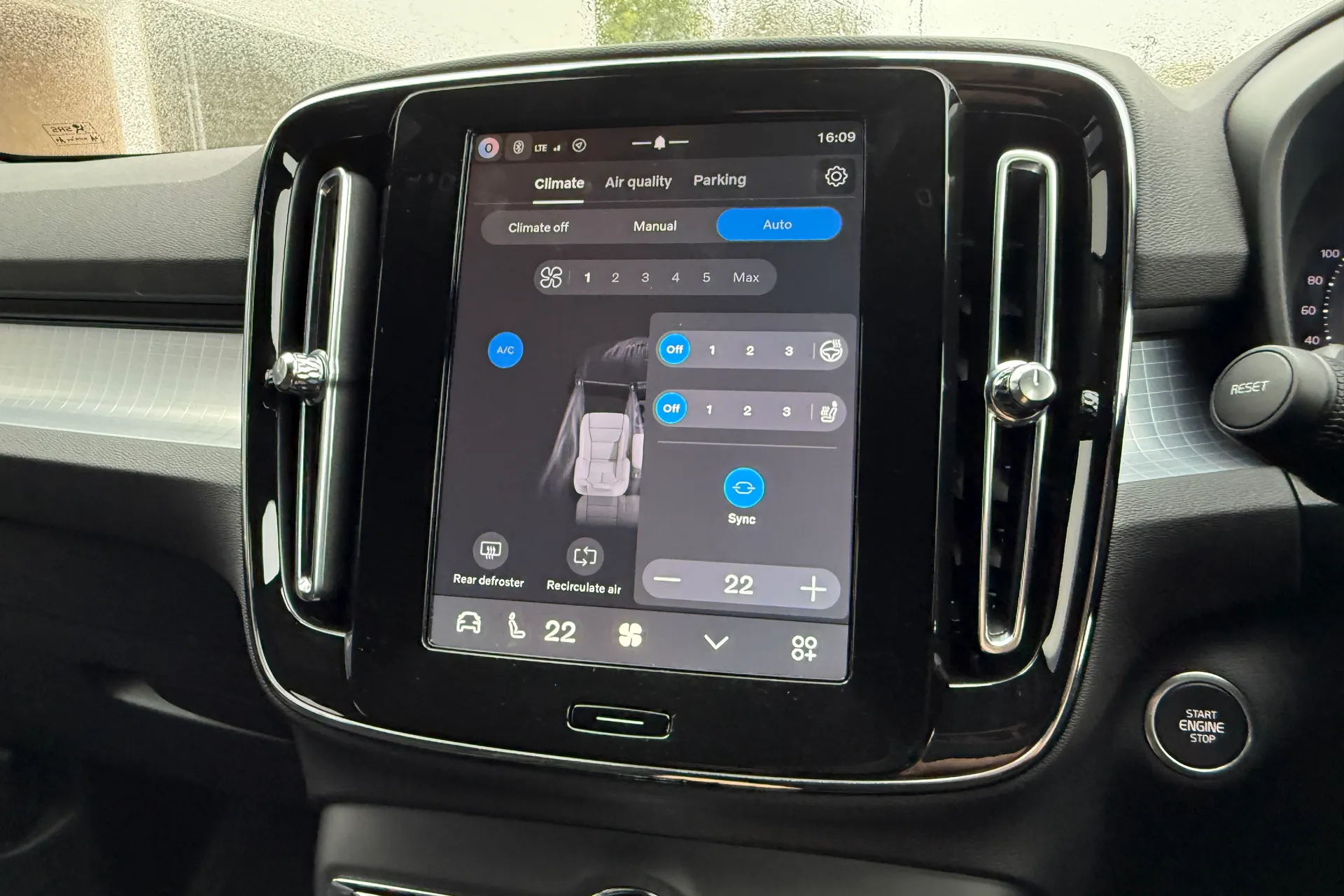 Volvo XC40 thumbnail image number 38