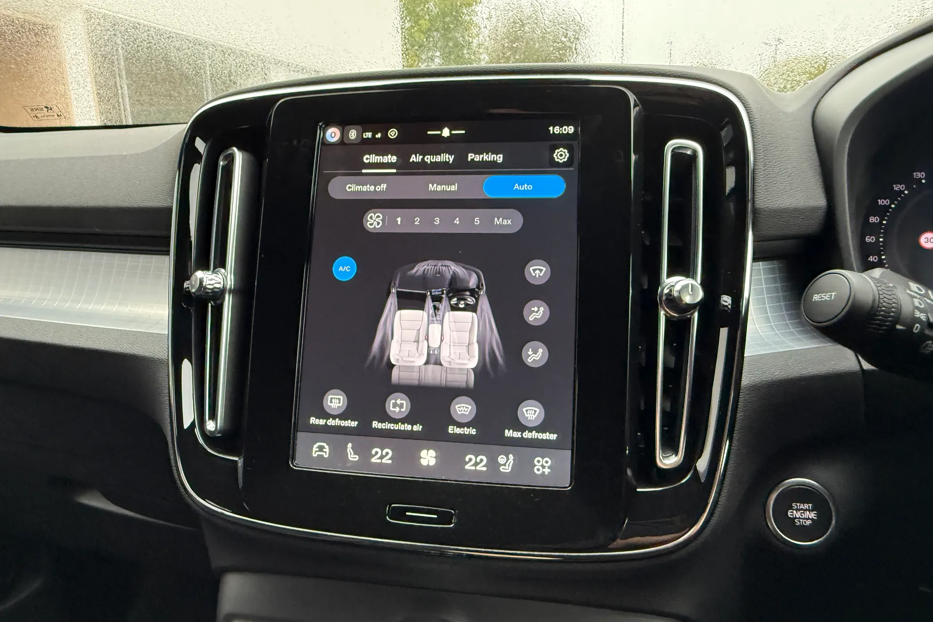 Volvo XC40 thumbnail image number 37