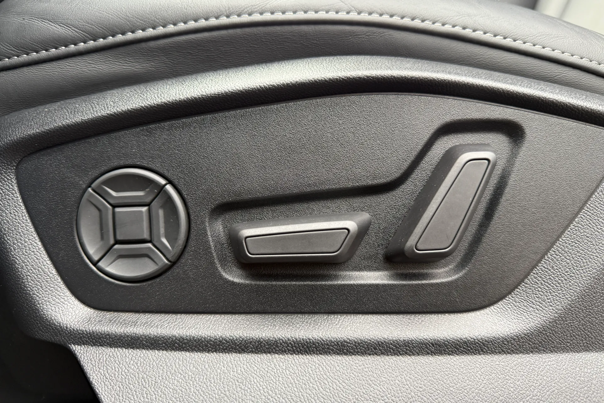 Audi Q7 thumbnail image number 24