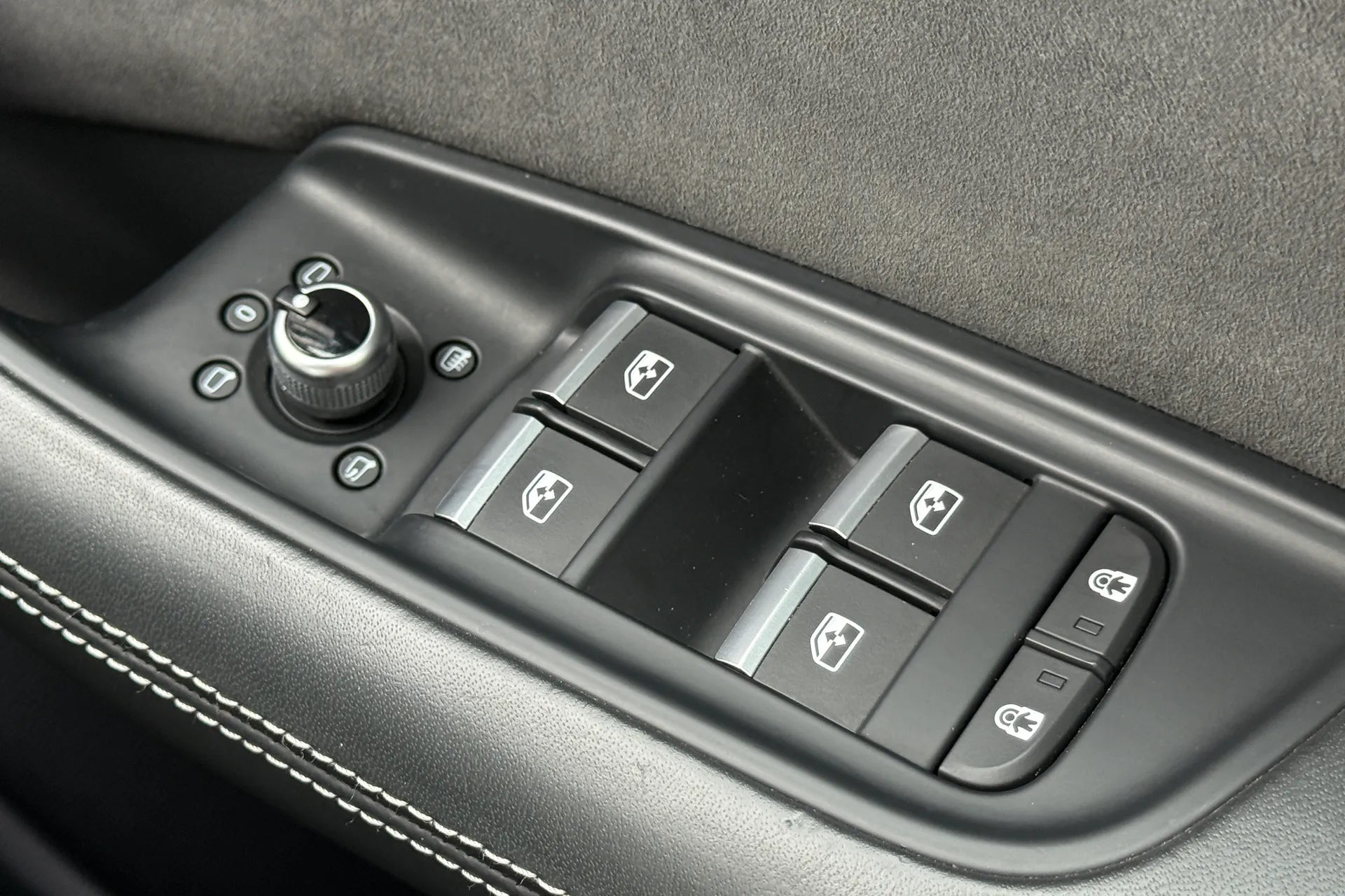 Audi Q7 thumbnail image number 25