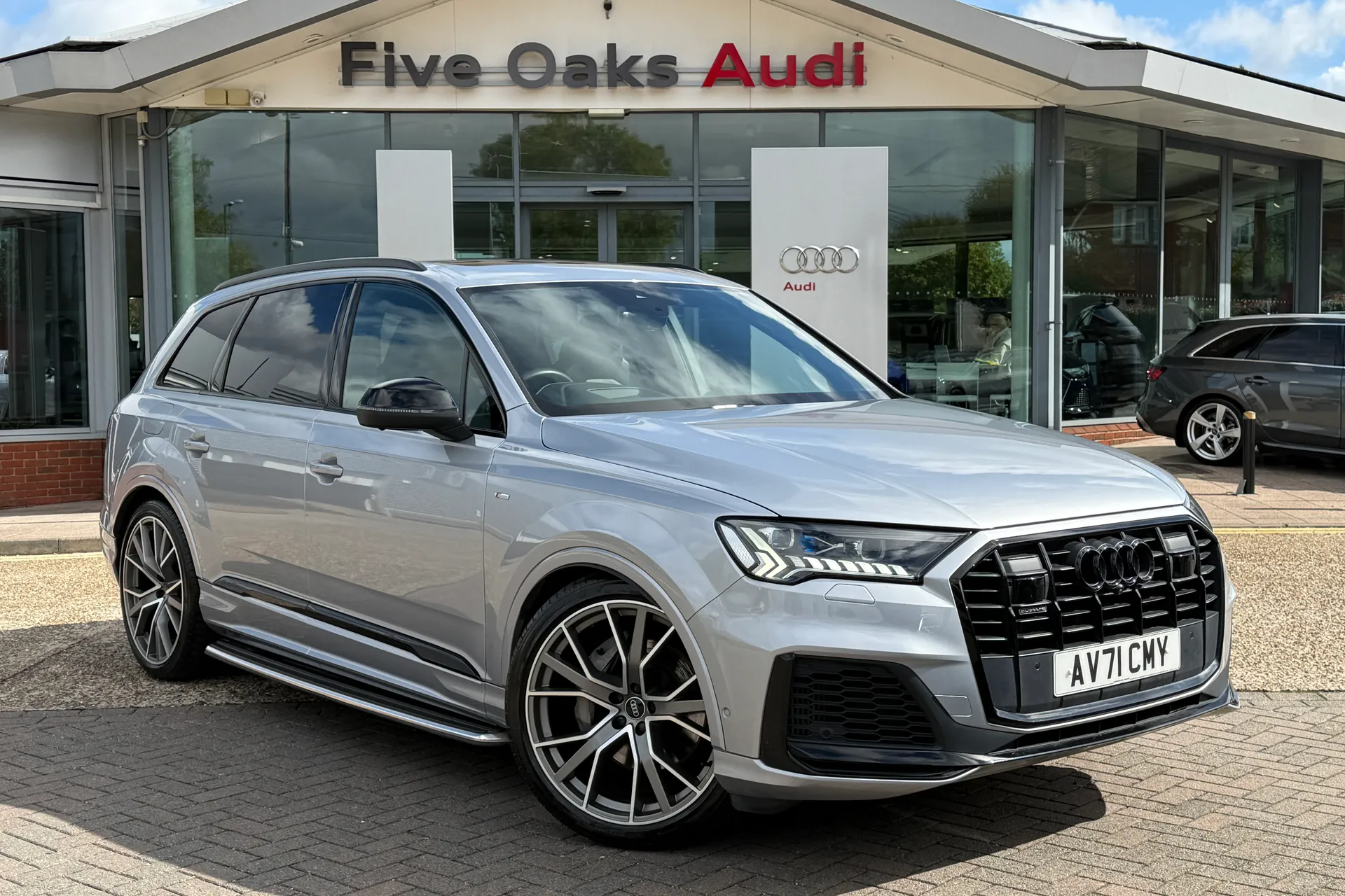 Audi Q7 focused image
