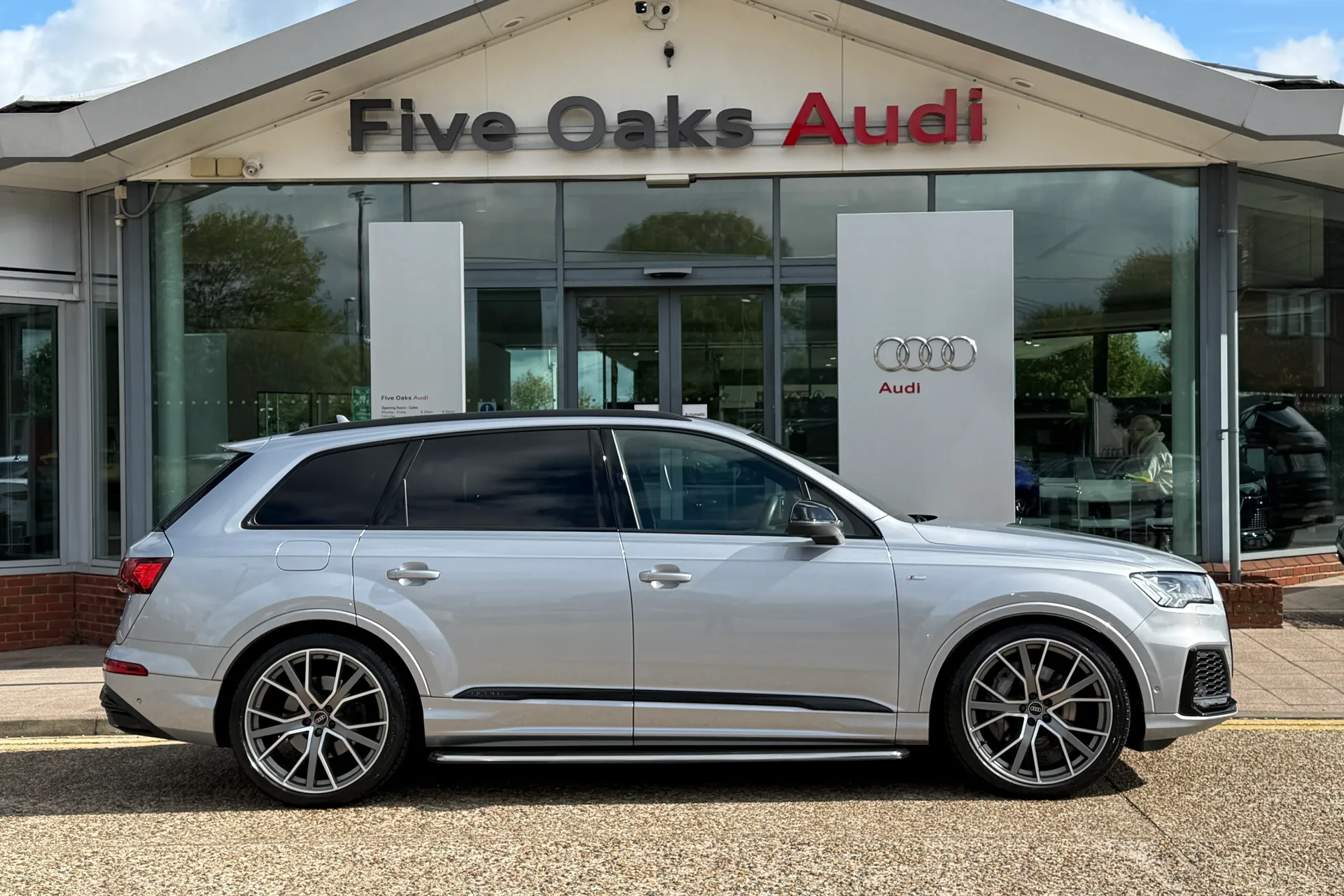 Audi Q7 thumbnail image number 2