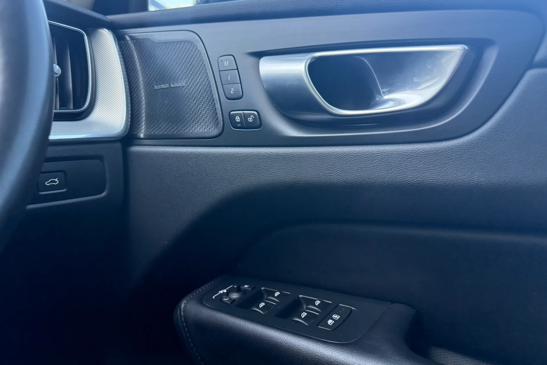 Volvo XC60 thumbnail image number 42