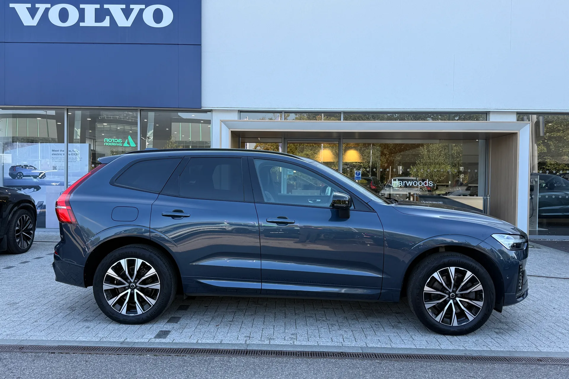 Volvo XC60 thumbnail image number 2