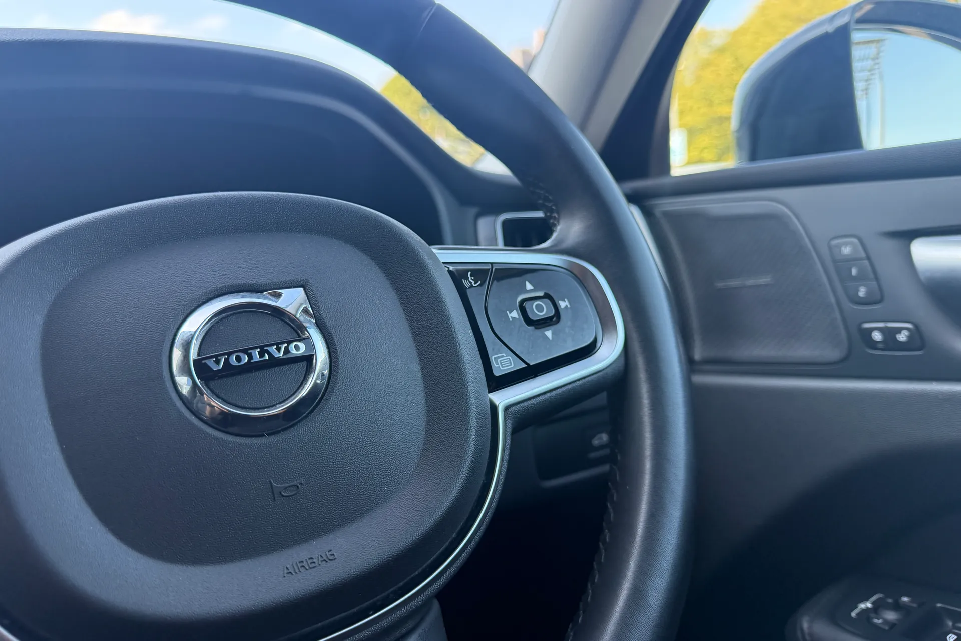 Volvo XC60 thumbnail image number 37