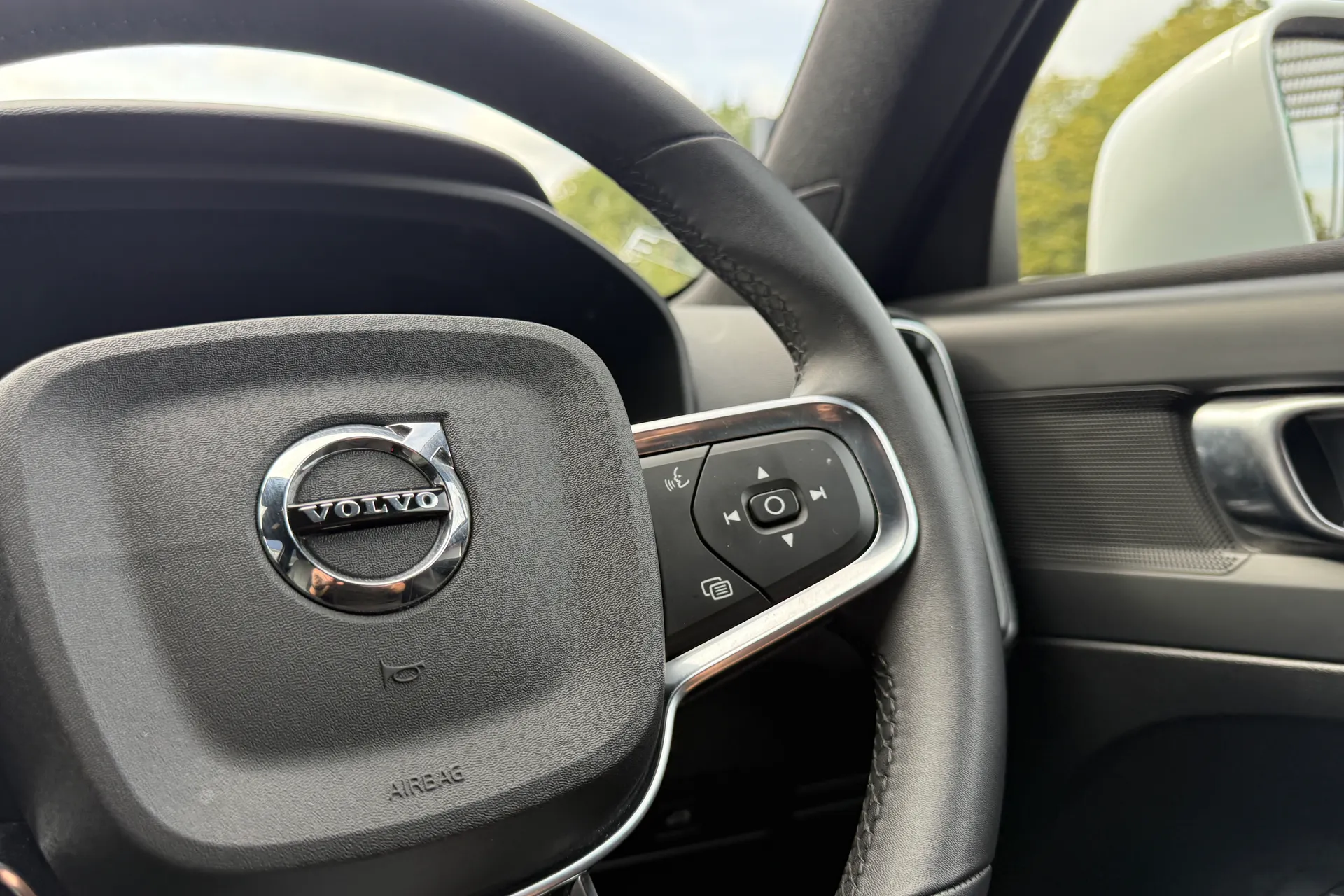 Volvo XC40 thumbnail image number 36