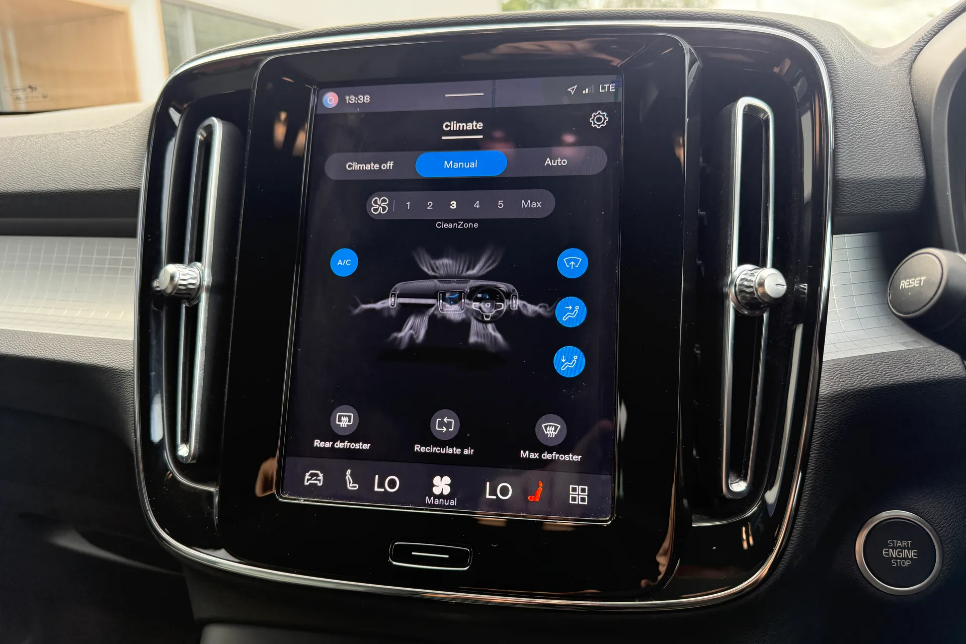 Volvo XC40 thumbnail image number 37