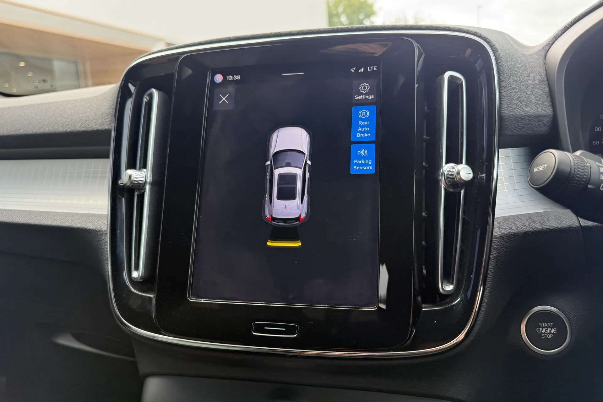 Volvo XC40 thumbnail image number 5