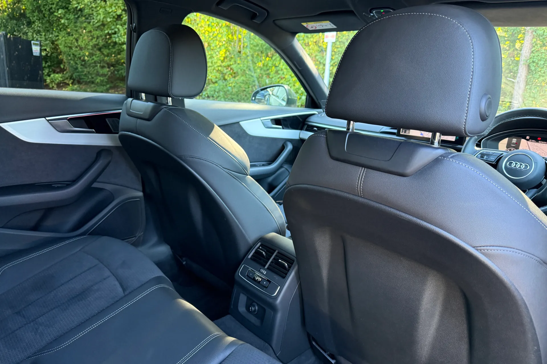 Audi A4 thumbnail image number 30