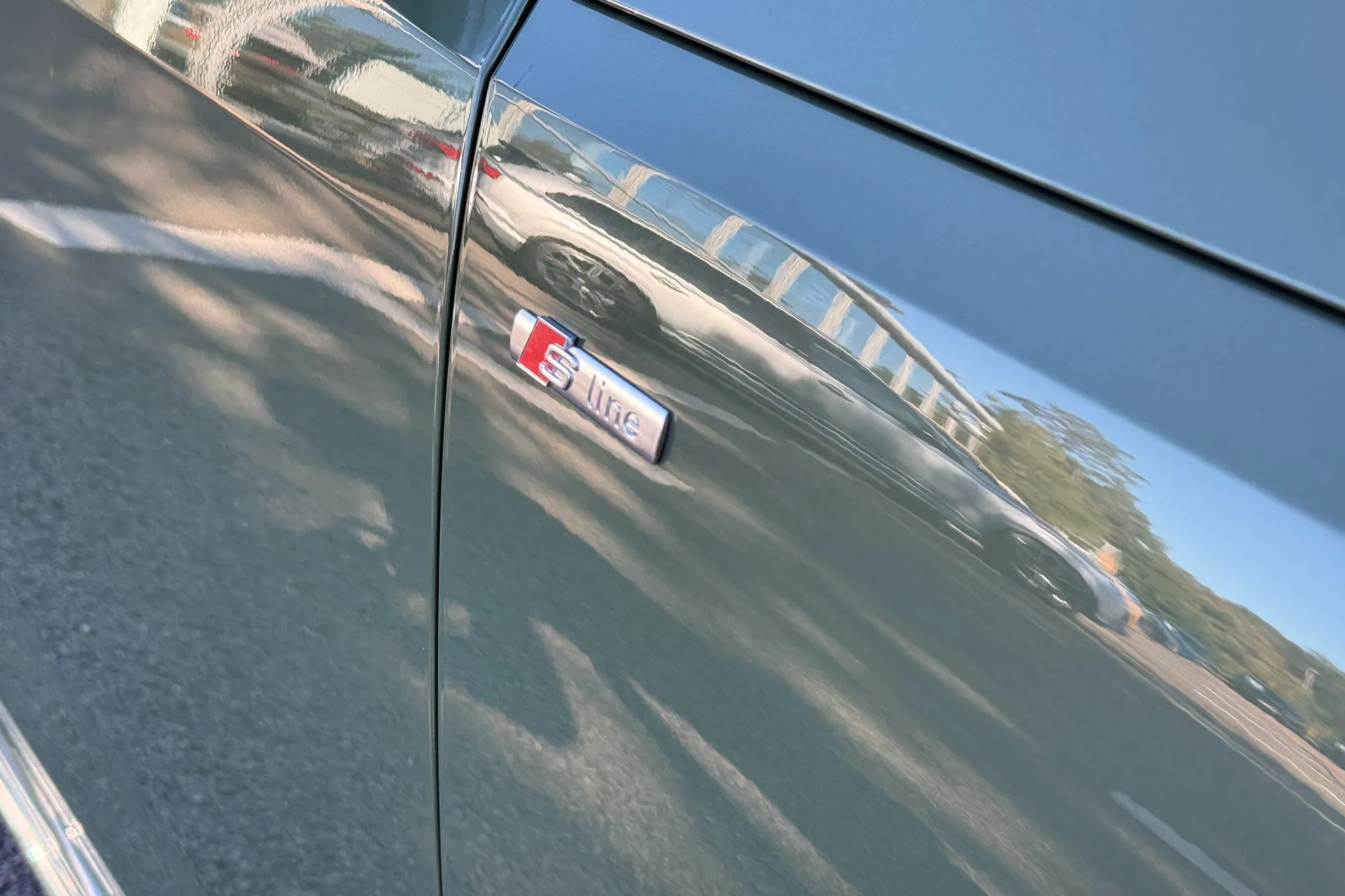 Audi A4 thumbnail image number 3