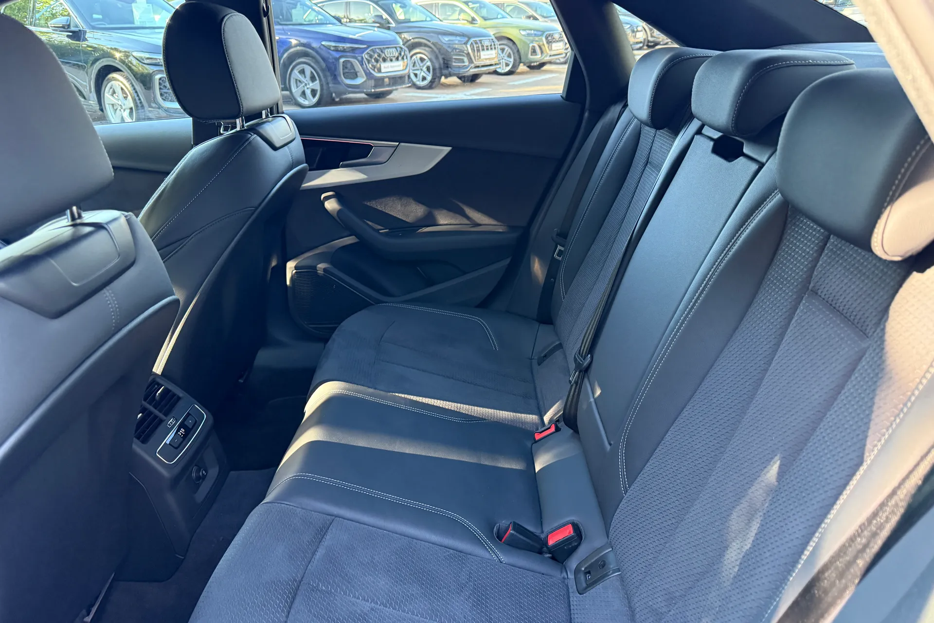 Audi A4 thumbnail image number 44