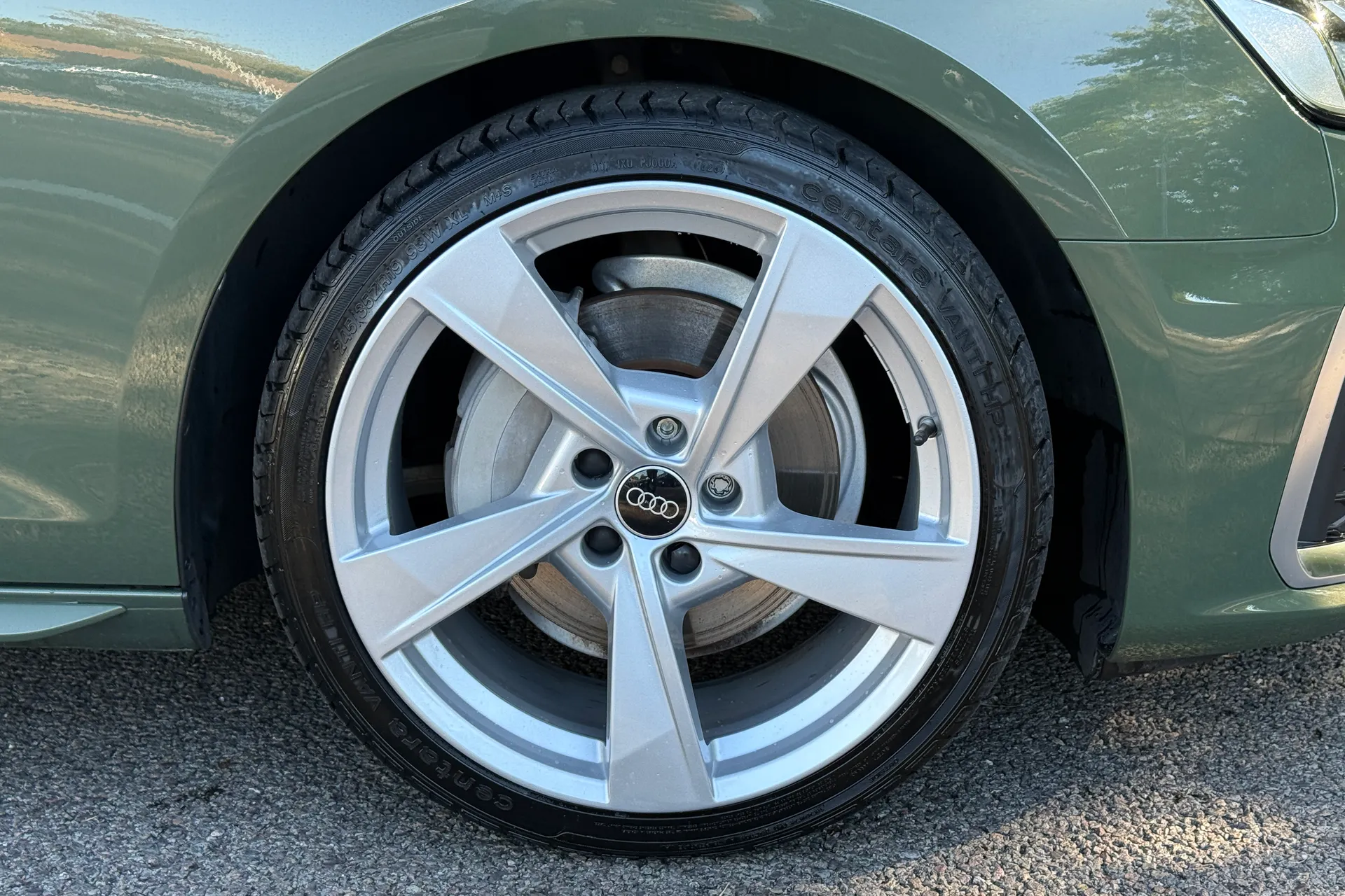 Audi A4 thumbnail image number 25