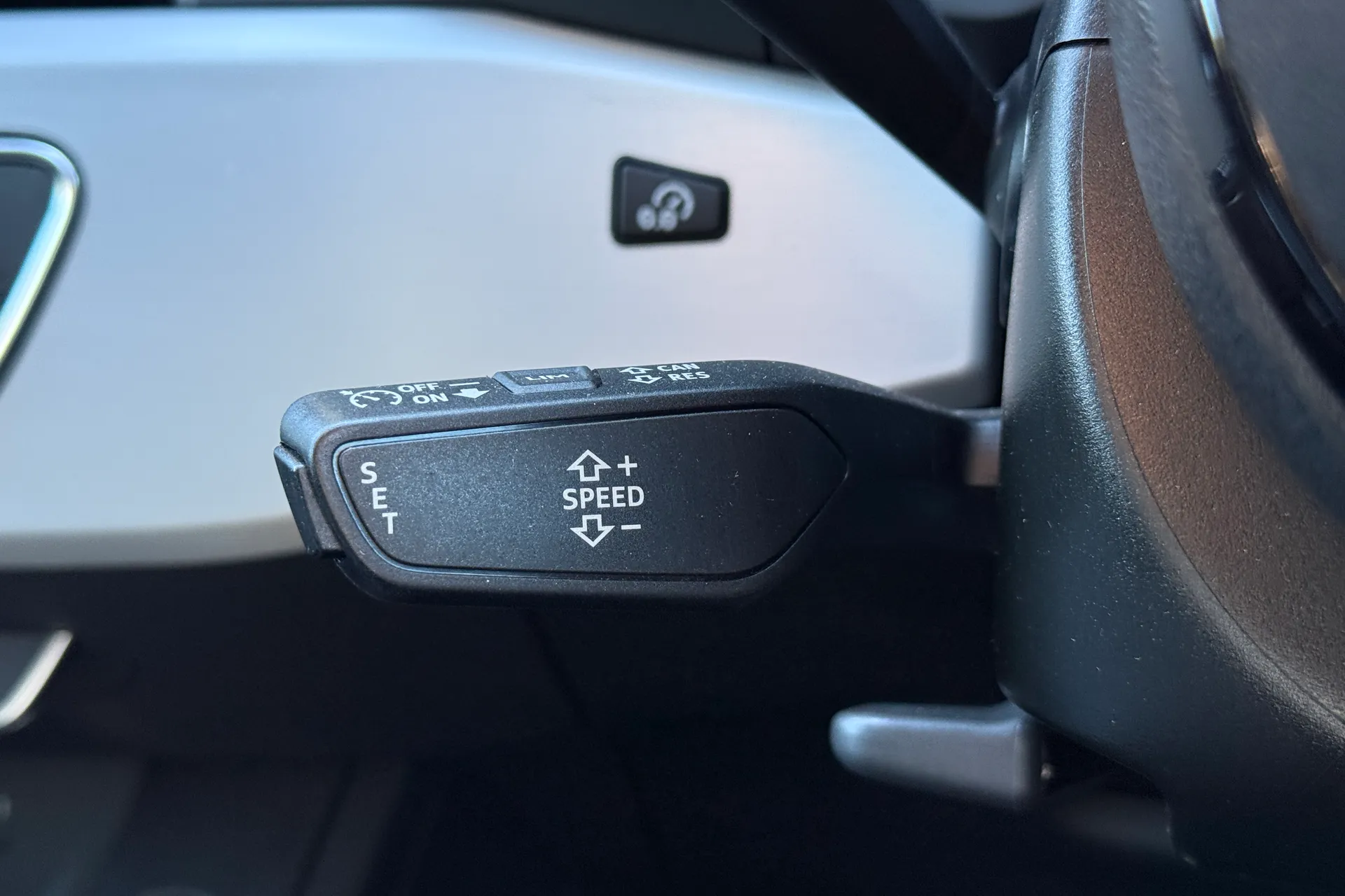 Audi A4 thumbnail image number 13