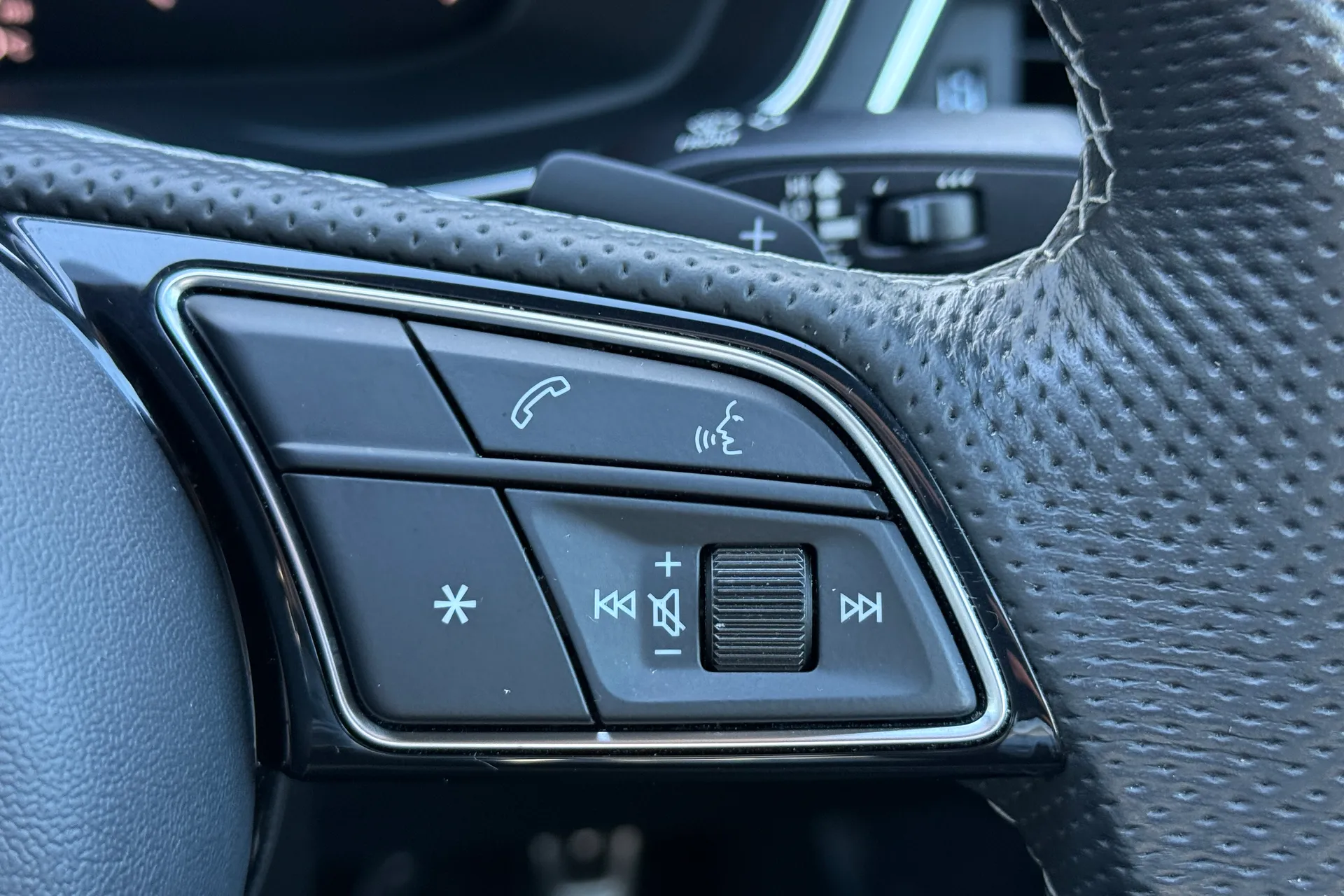 Audi A4 thumbnail image number 18