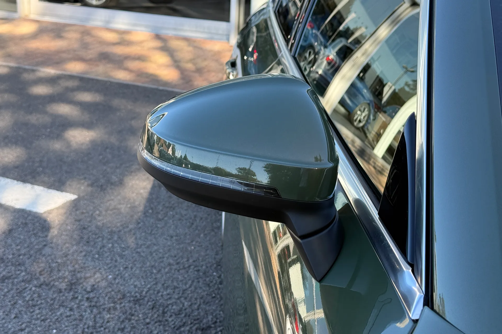 Audi A4 thumbnail image number 4