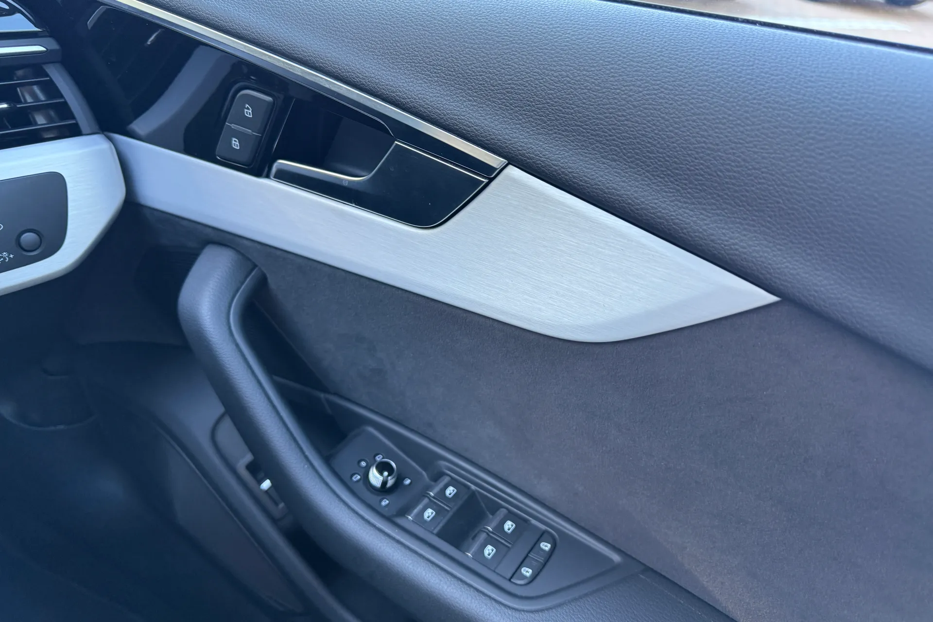 Audi A4 thumbnail image number 19