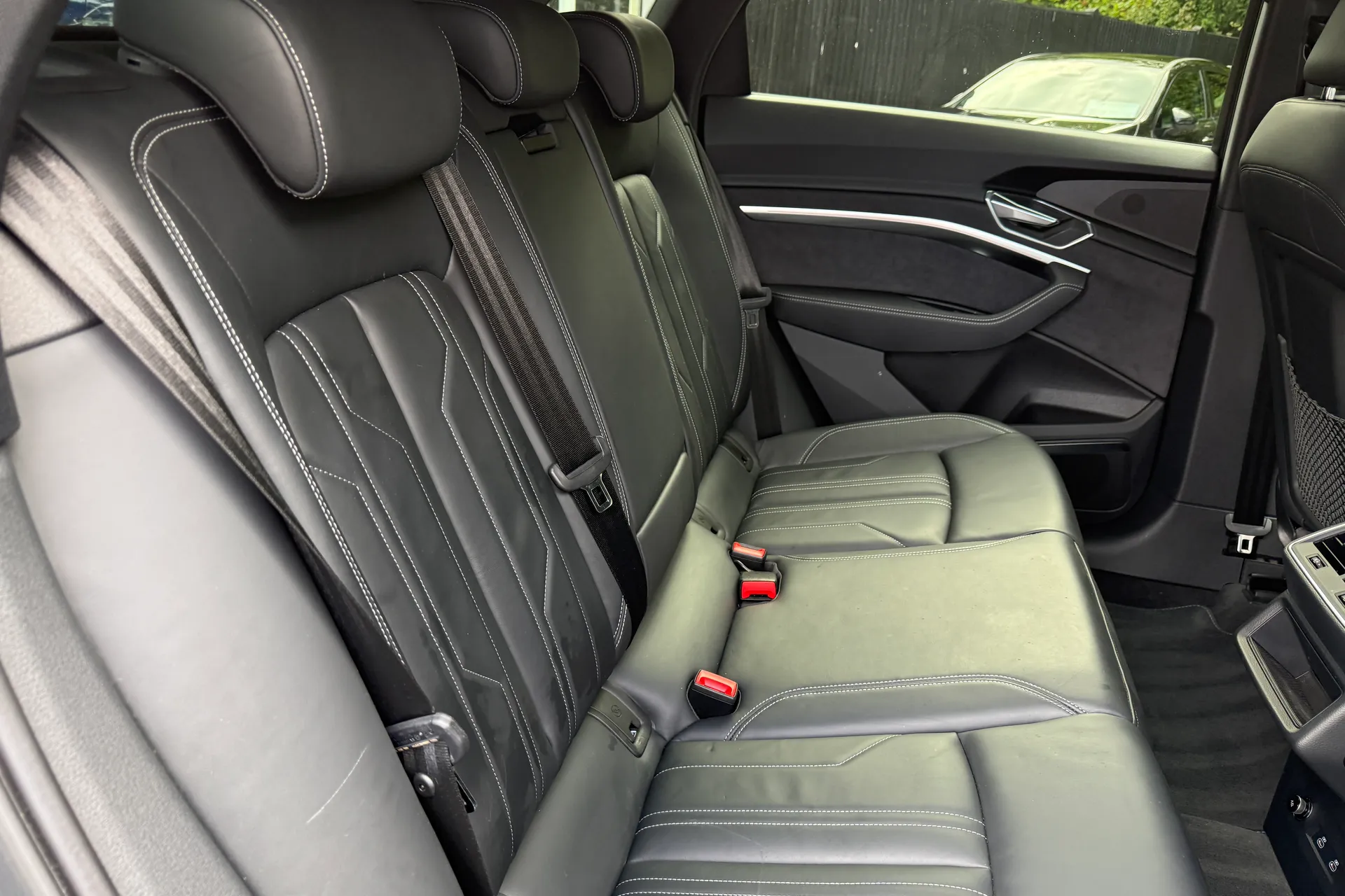 Audi e-tron thumbnail image number 28
