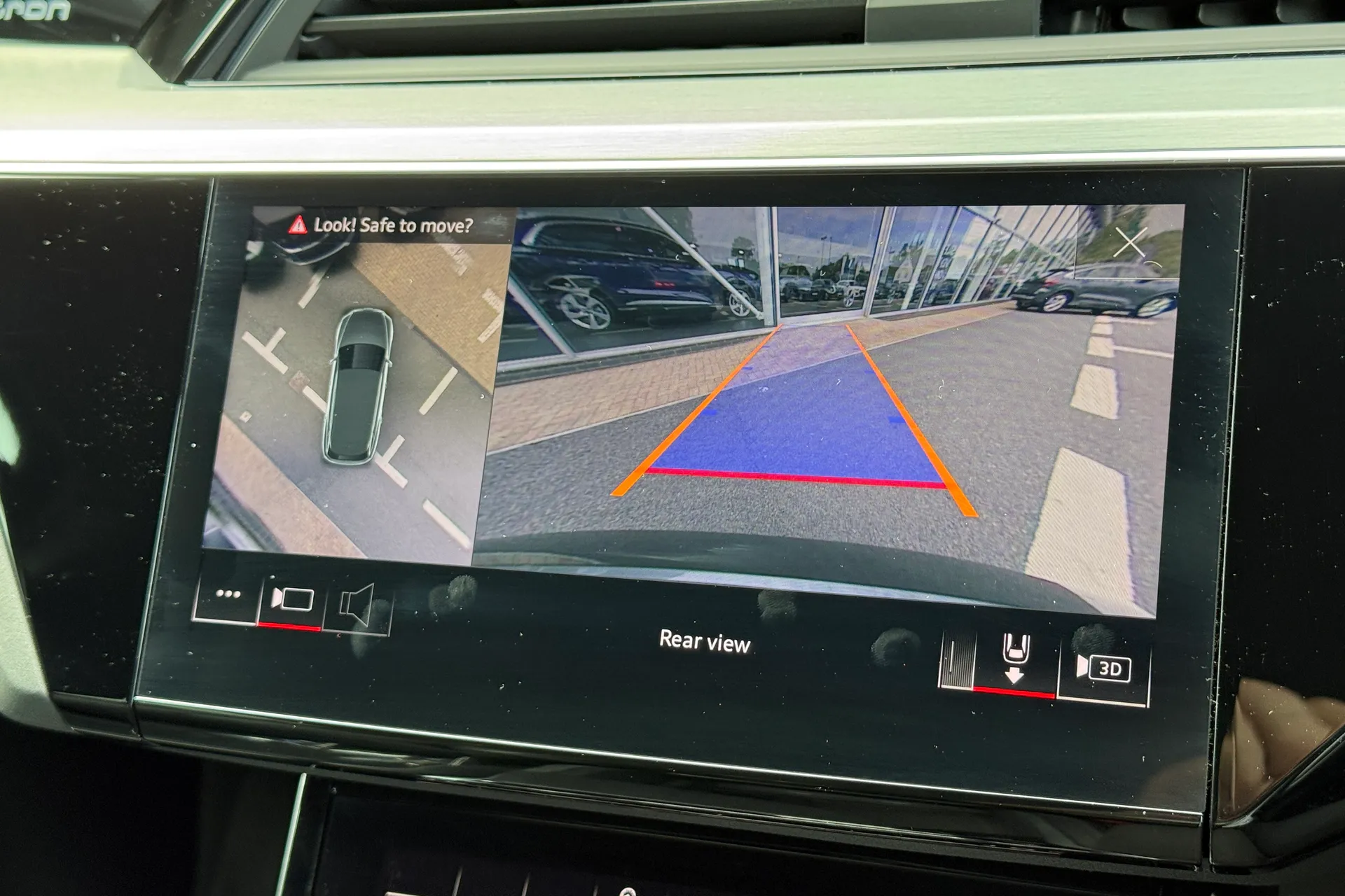 Audi e-tron thumbnail image number 16