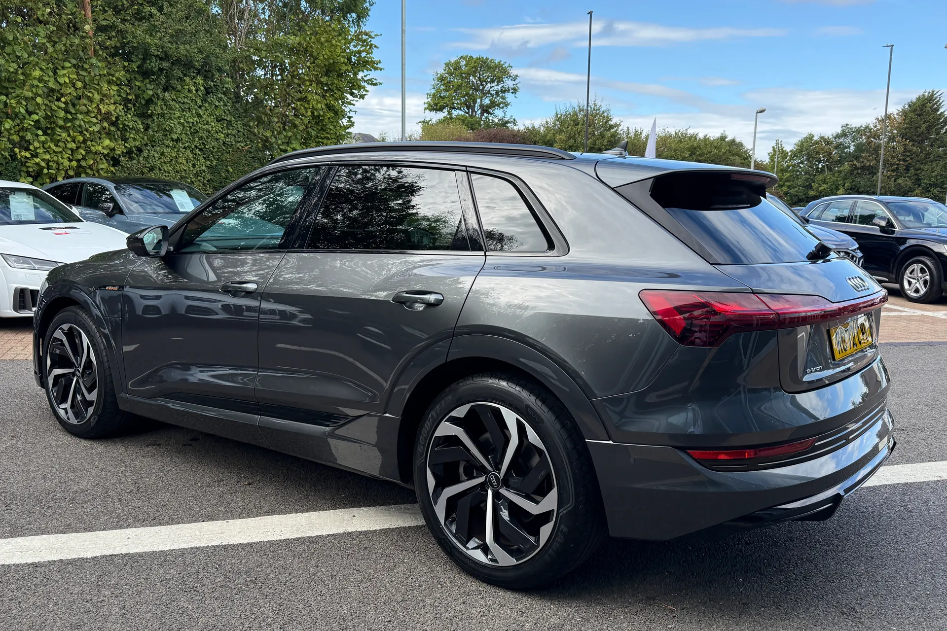 Audi e-tron thumbnail image number 39