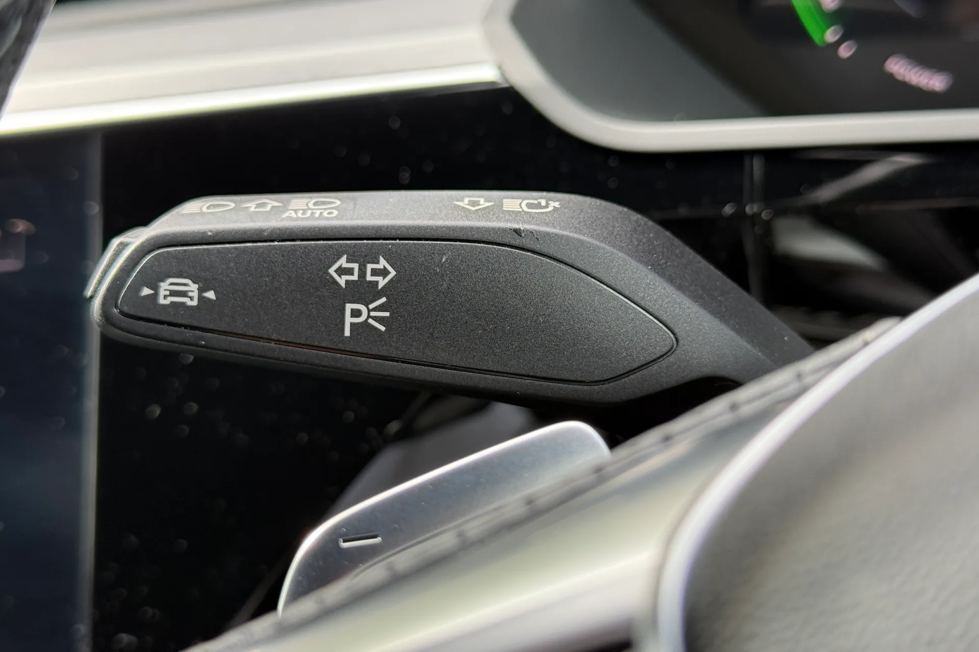 Audi e-tron thumbnail image number 9