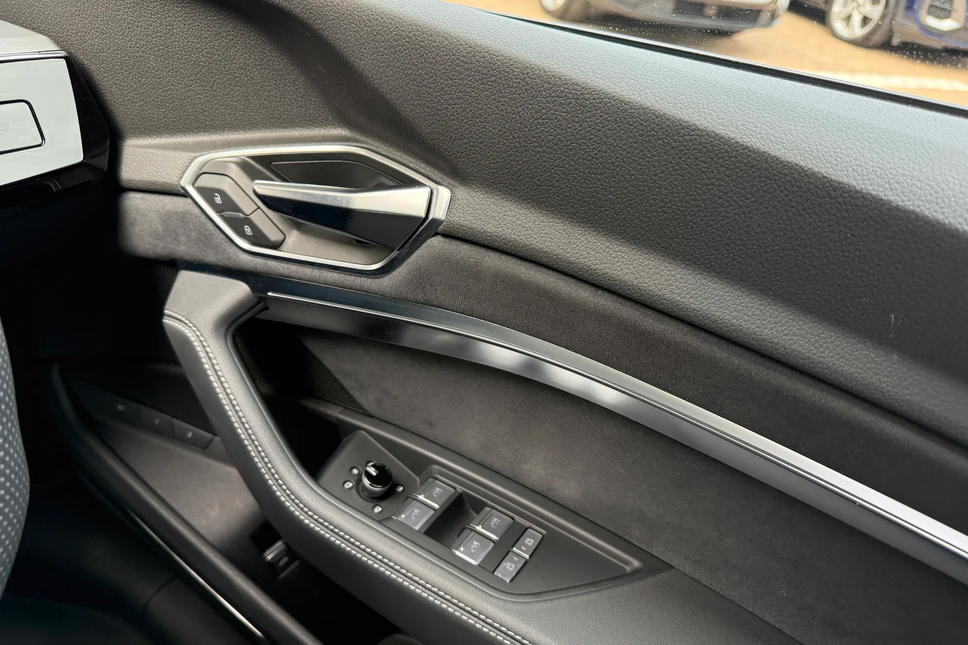 Audi e-tron thumbnail image number 23