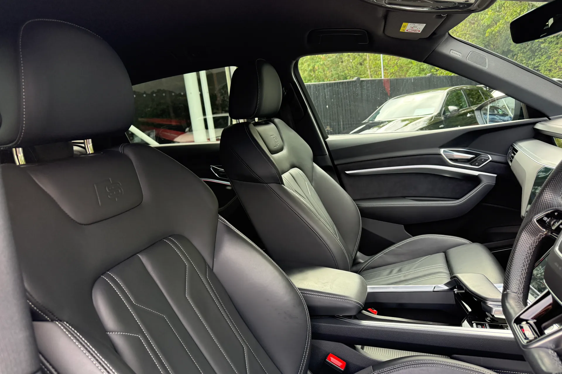 Audi e-tron thumbnail image number 25