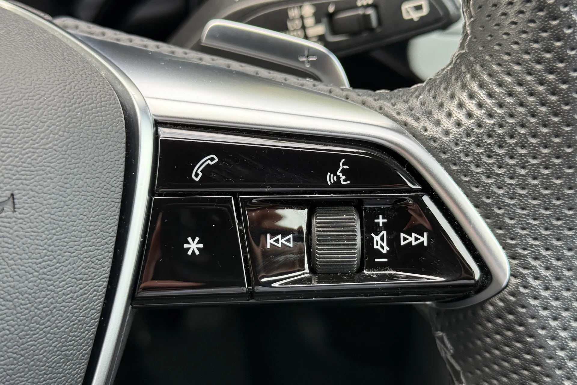 Audi e-tron thumbnail image number 14