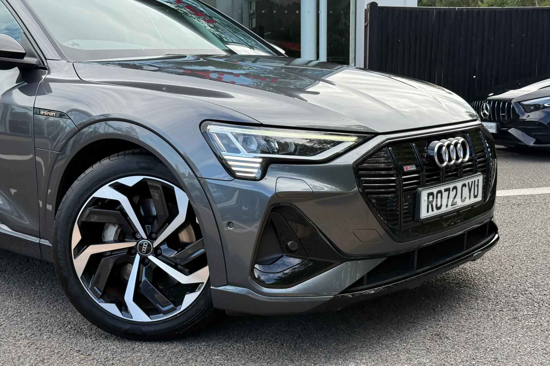 Audi e-tron thumbnail image number 36