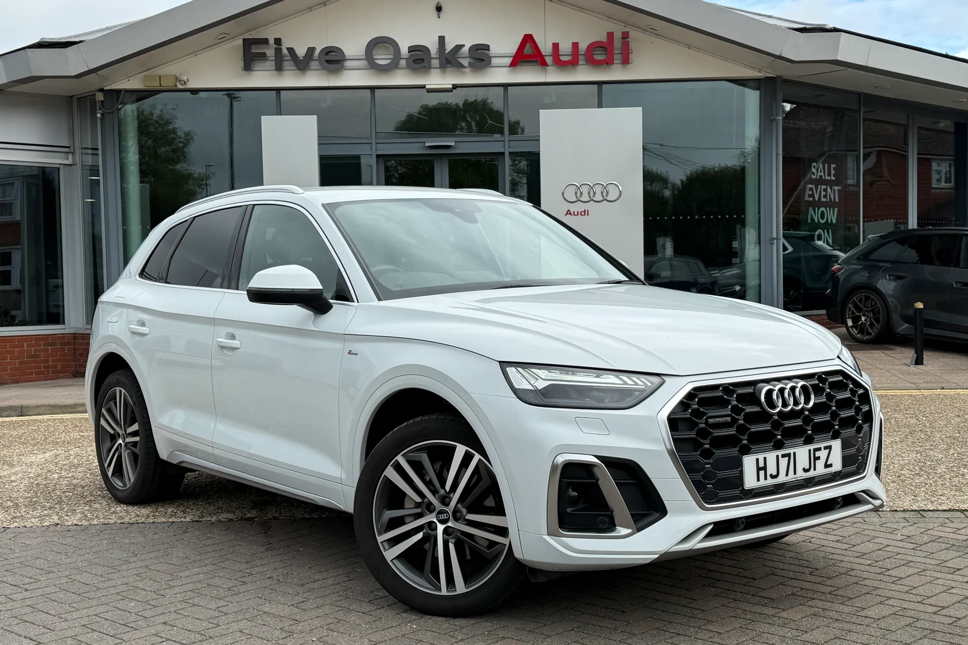 Audi Q5 focused image