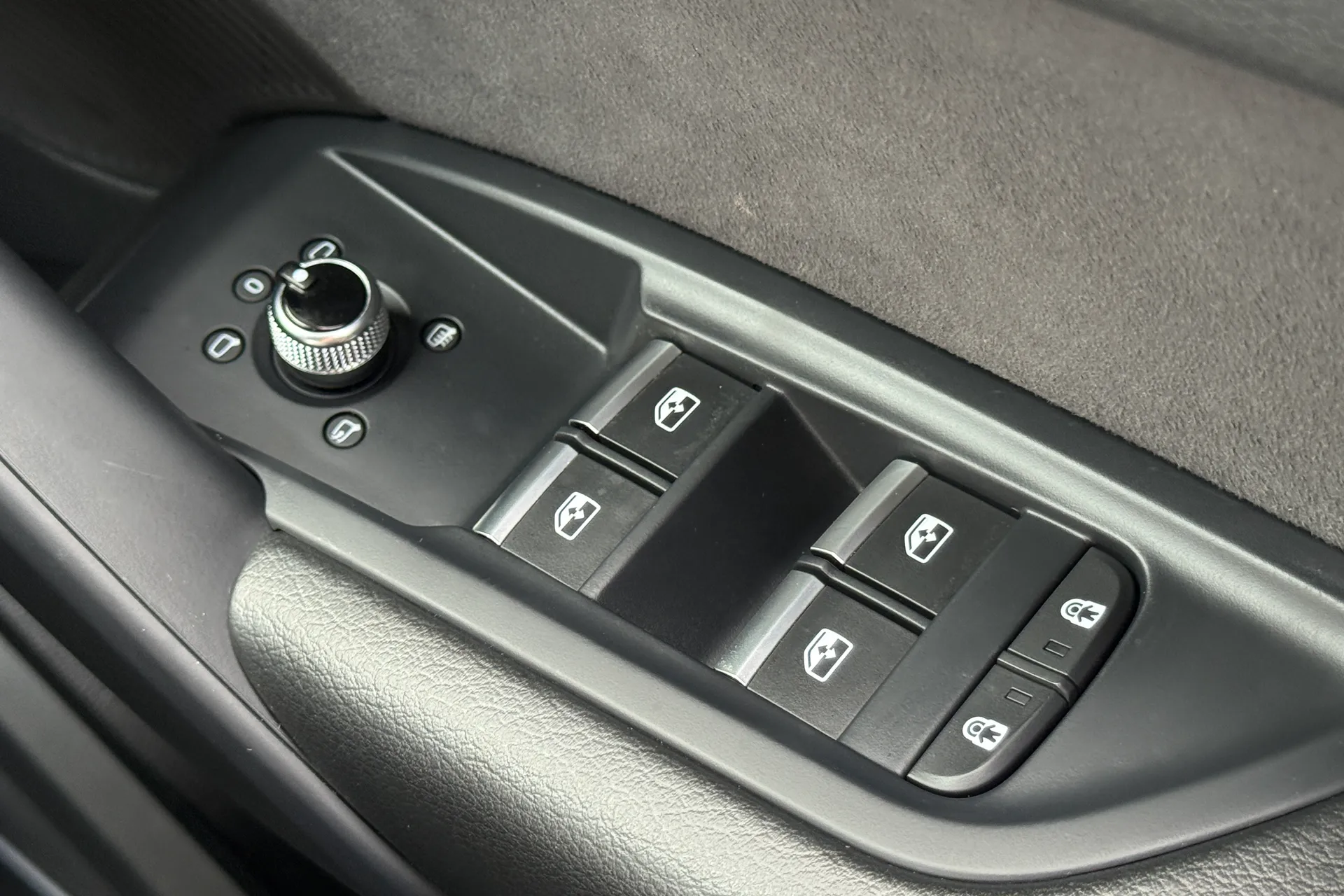 Audi Q5 thumbnail image number 23