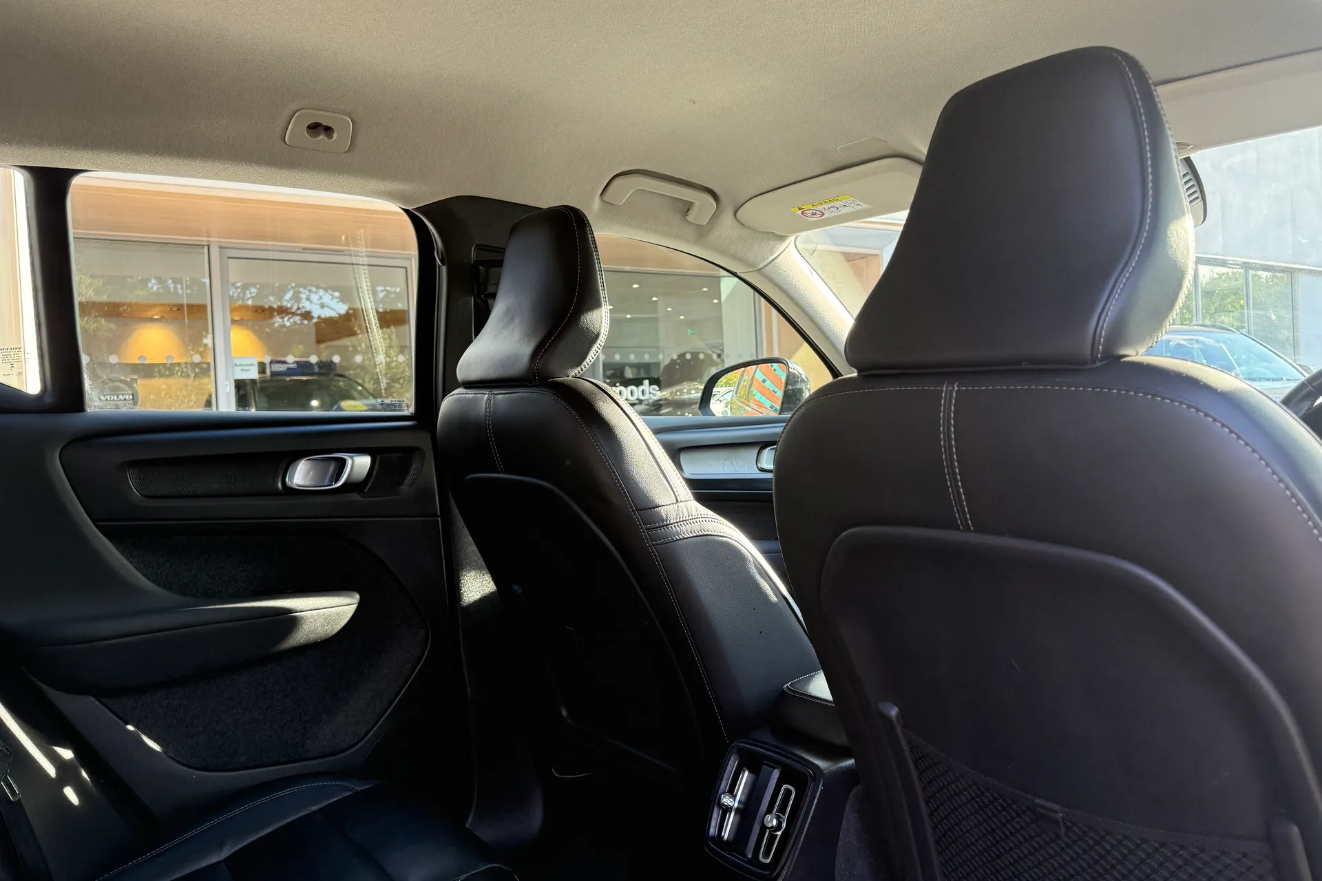 Volvo XC40 thumbnail image number 24