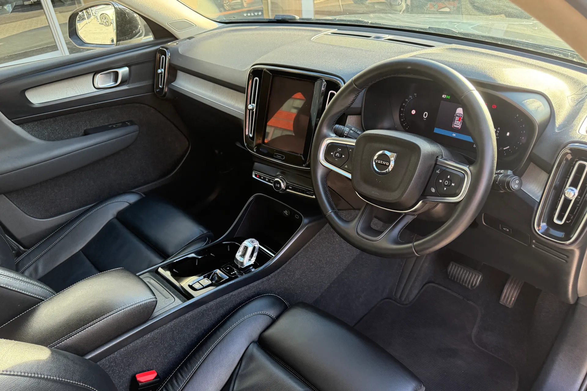 Volvo XC40 thumbnail image number 6