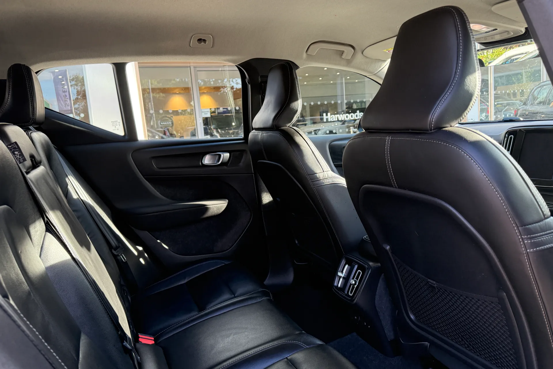 Volvo XC40 thumbnail image number 23