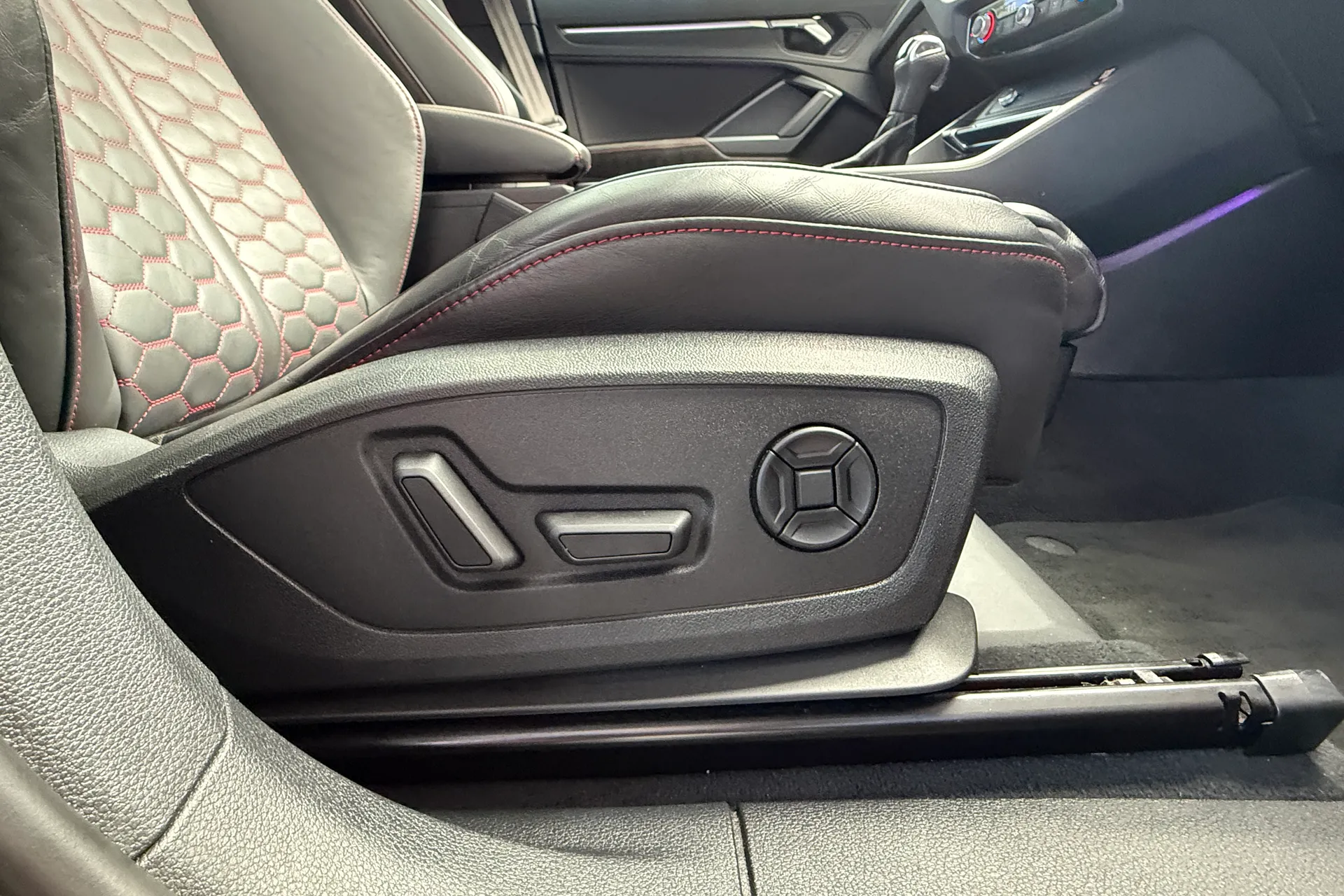 Audi RS Q3 thumbnail image number 32