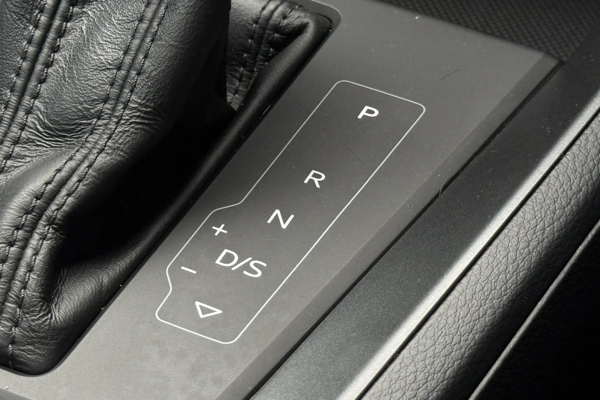 Audi RS Q3 thumbnail image number 15