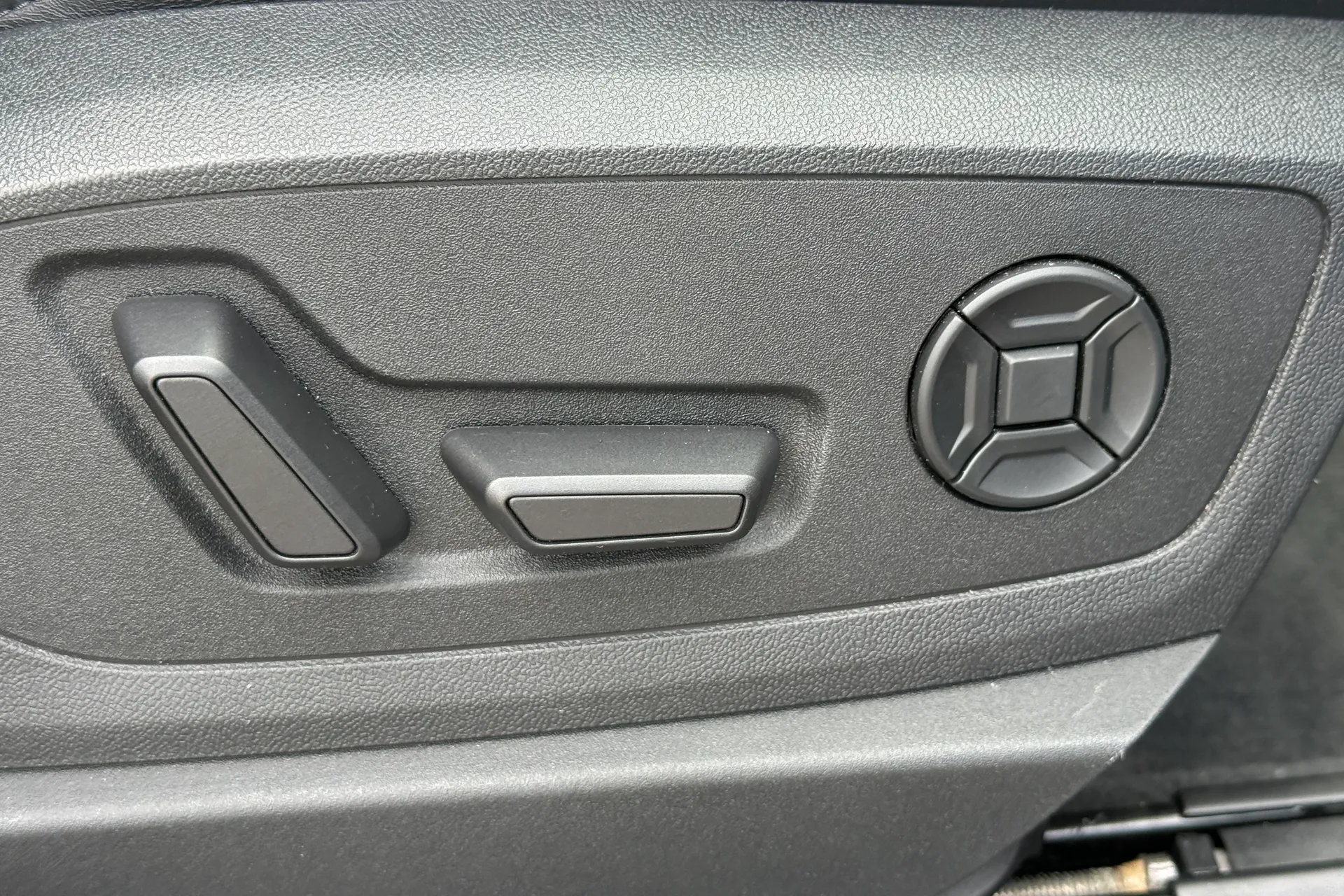 Audi e-tron thumbnail image number 7