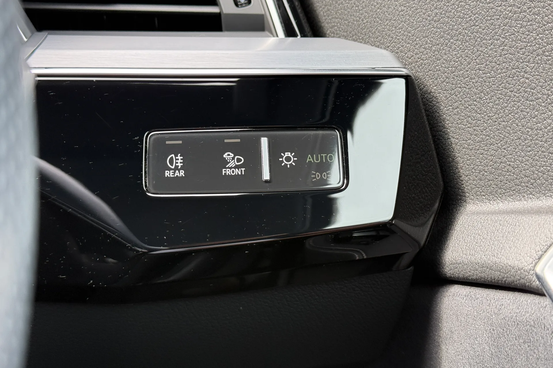 Audi e-tron thumbnail image number 13