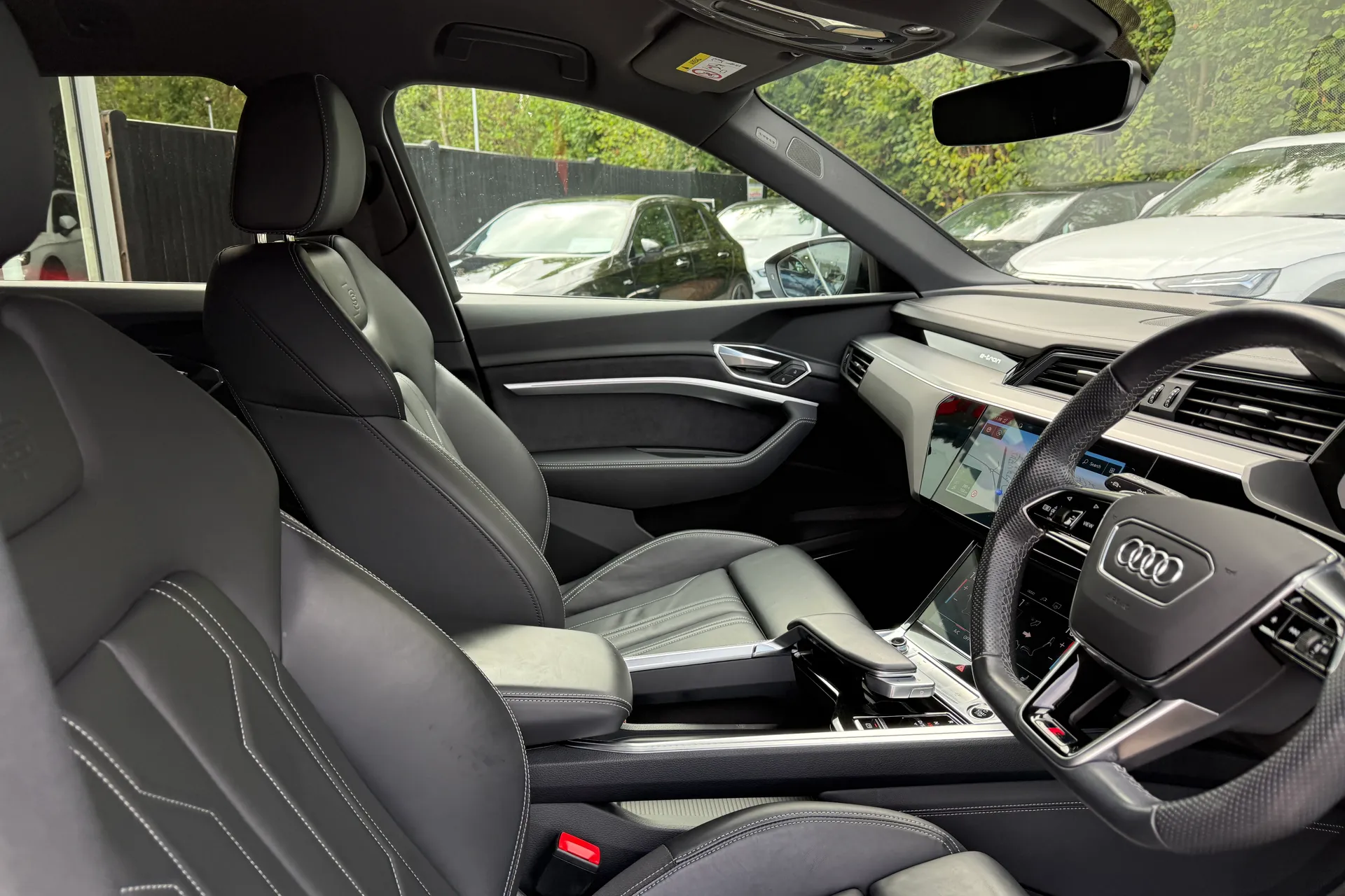 Audi e-tron thumbnail image number 28
