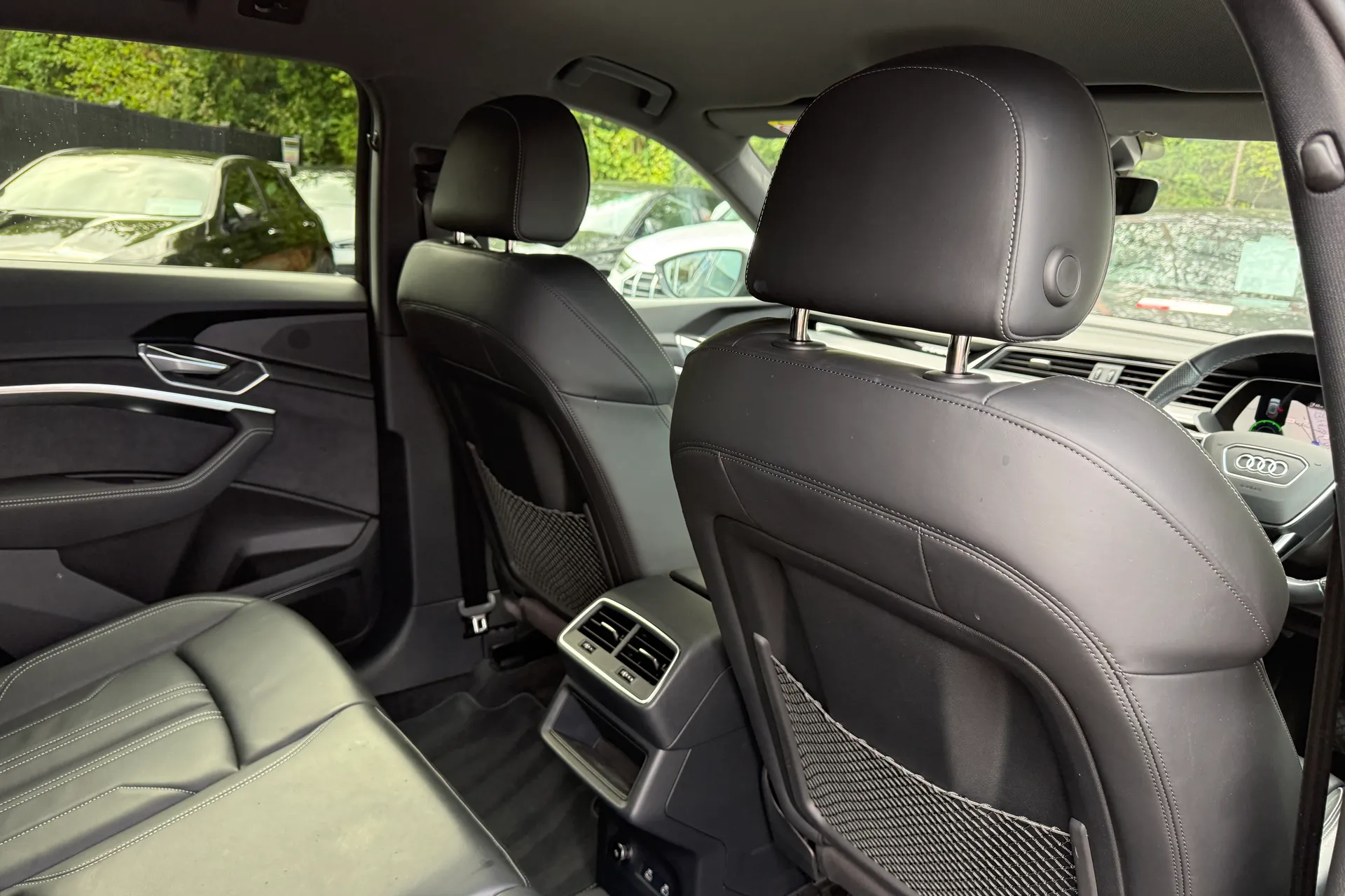 Audi e-tron thumbnail image number 32