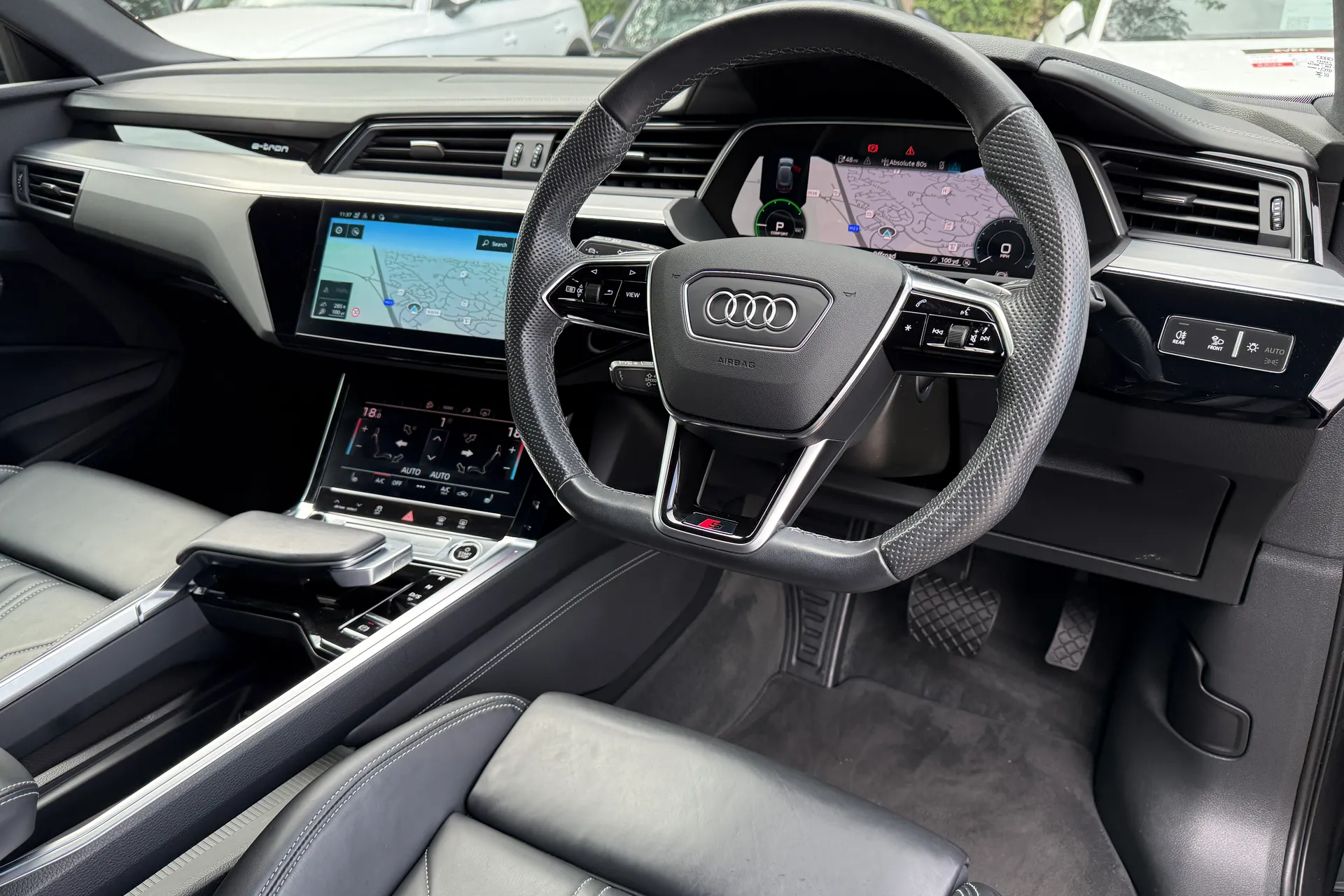 Audi e-tron thumbnail image number 26