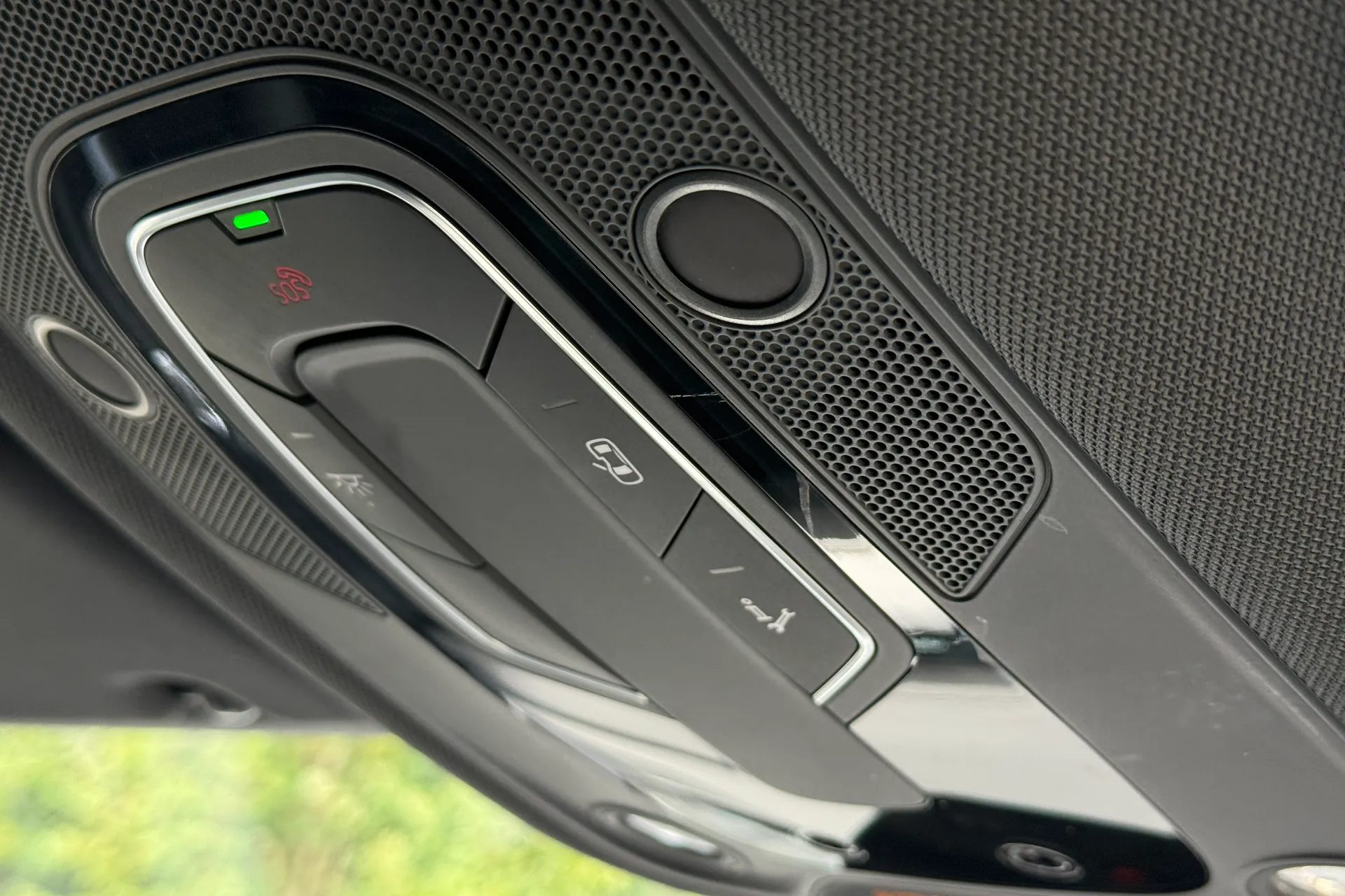 Audi e-tron thumbnail image number 21
